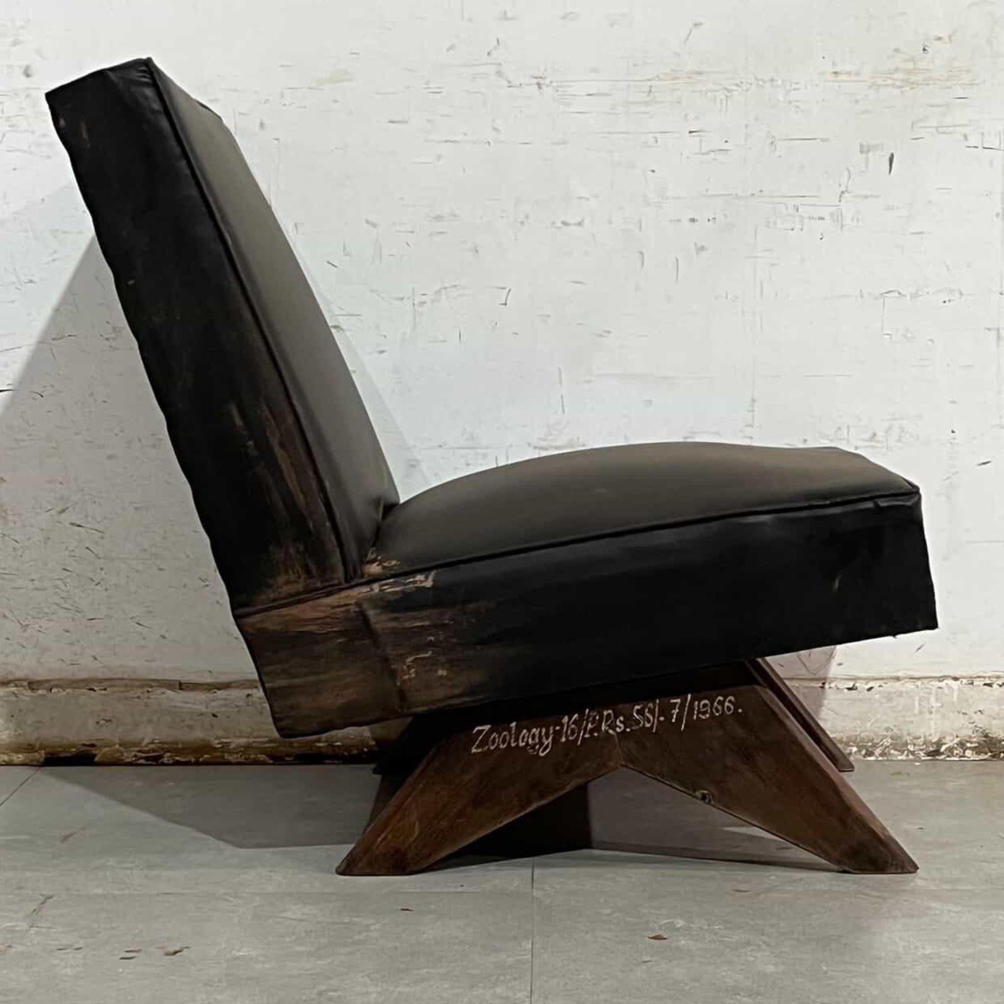 Authentischer Pierre Jeanneret  Kamingesprächsgarnitur, Indien, 1955-56 (Indisch) im Angebot