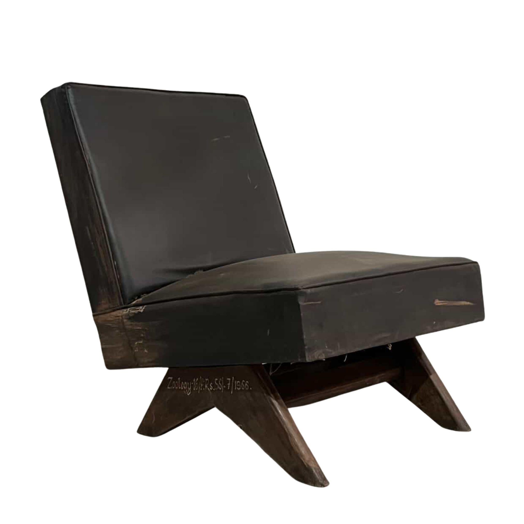 Authentischer Pierre Jeanneret  Kamingesprächsgarnitur, Indien, 1955-56 im Zustand „Gut“ im Angebot in Amsterdam, NL