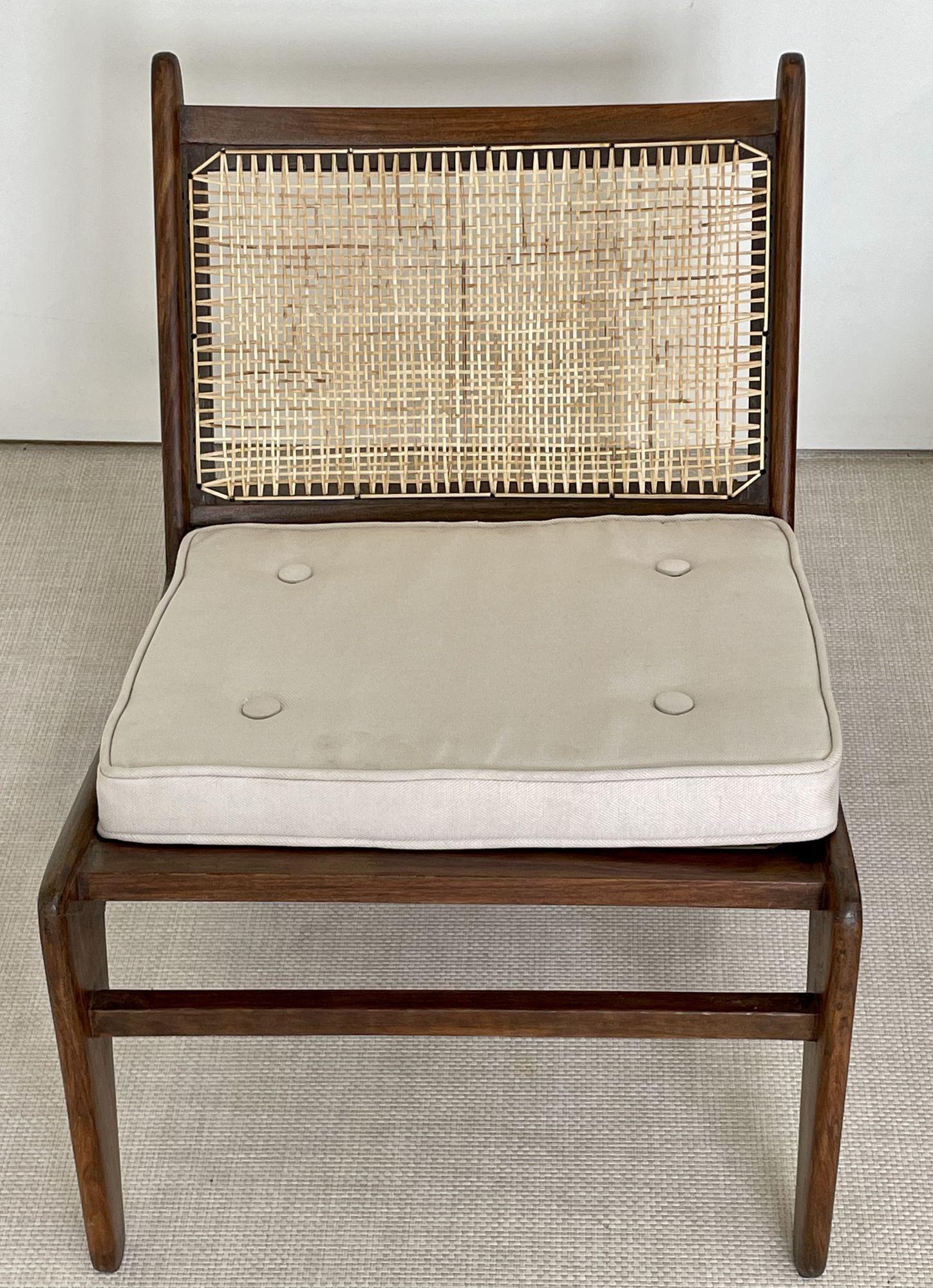Pierre Jeanneret, chaises Kangourouo du milieu du siècle, teck, canne, Inde, années 1960 en vente 2