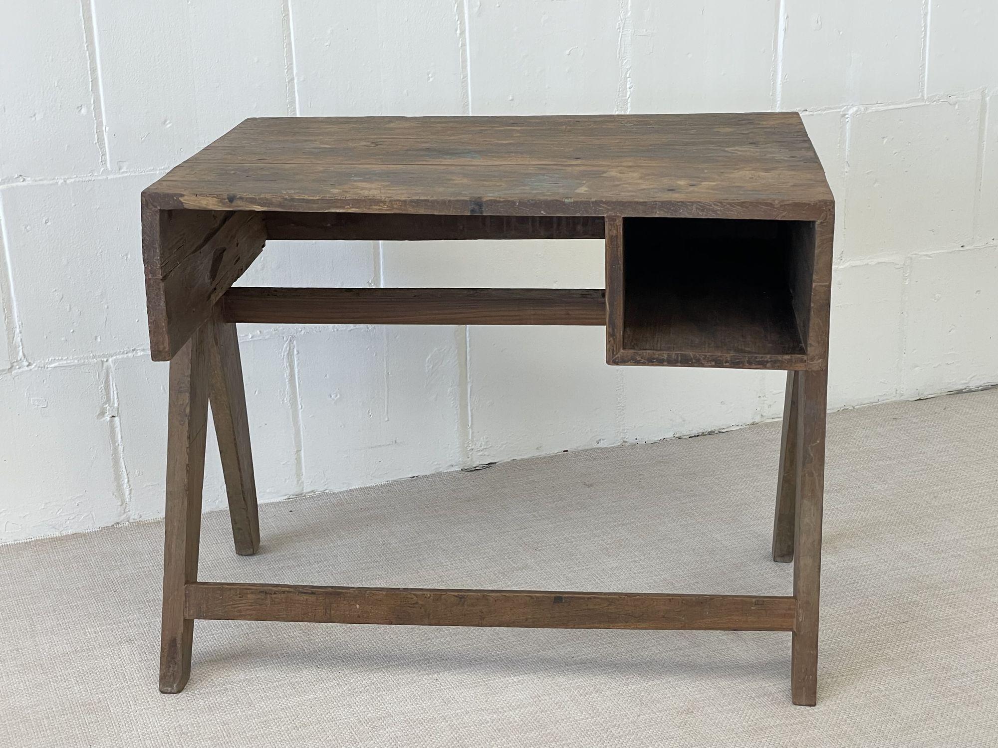 Pierre Jeanneret Attr., French Mid-Century Modern Study Desk, Teak, India, 1960s In Good Condition In Manhasset, NY