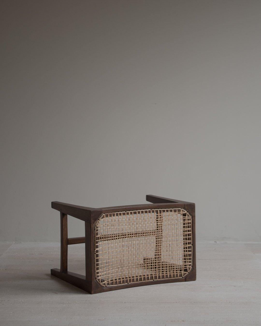 Pierre Jeanneret - Authentic PJ-SI-24-A Footstool - Teak - Origin Chandigarh  In Good Condition For Sale In Hasselt, VLI