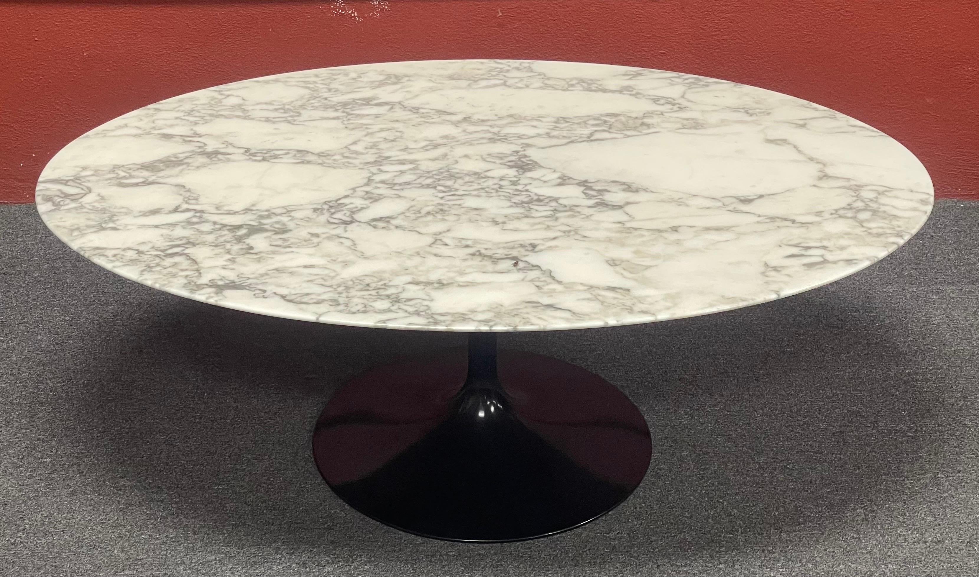 Authentic Polished Carrara Marble Top Coffee Table by Eero Saarinen for Knoll In Good Condition In San Diego, CA