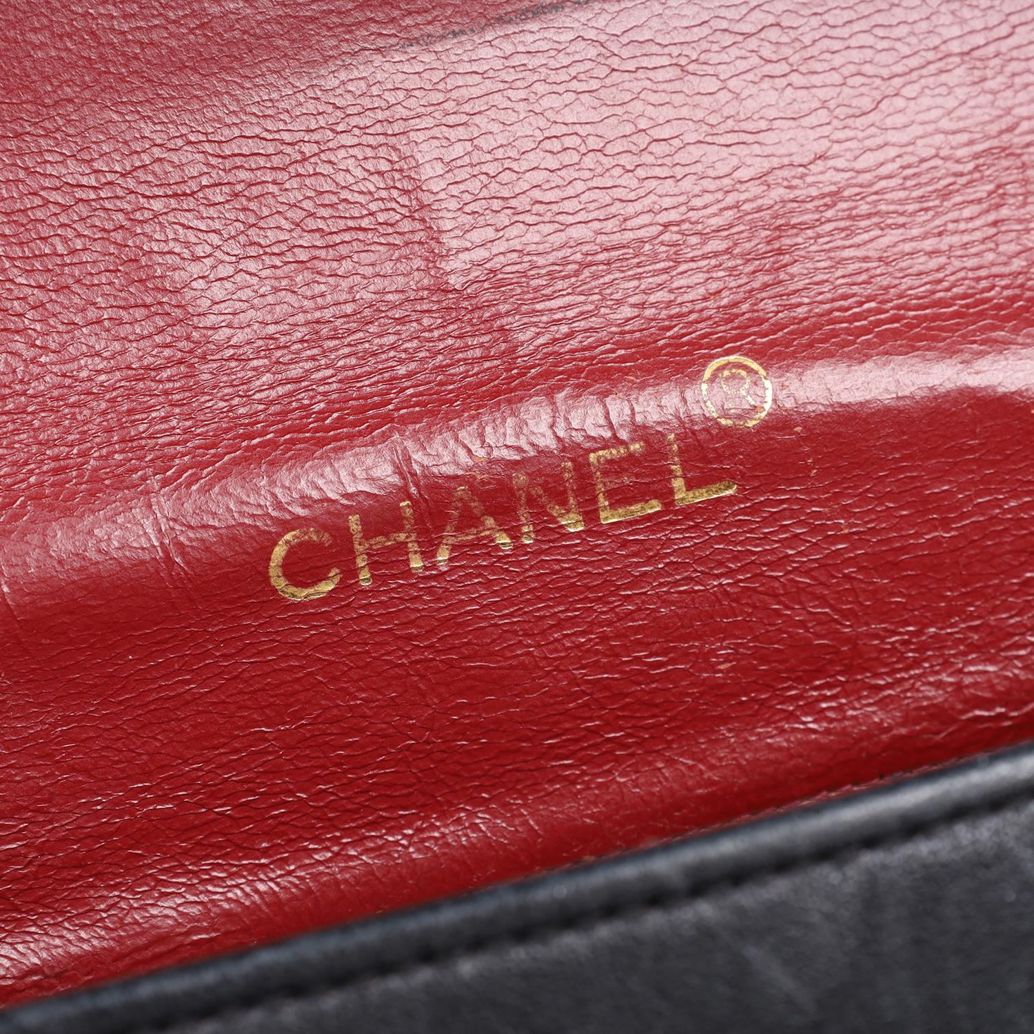 Chanel Black Classic Flap Quilted Leather Turn Lock Shoulder Bag en vente 7