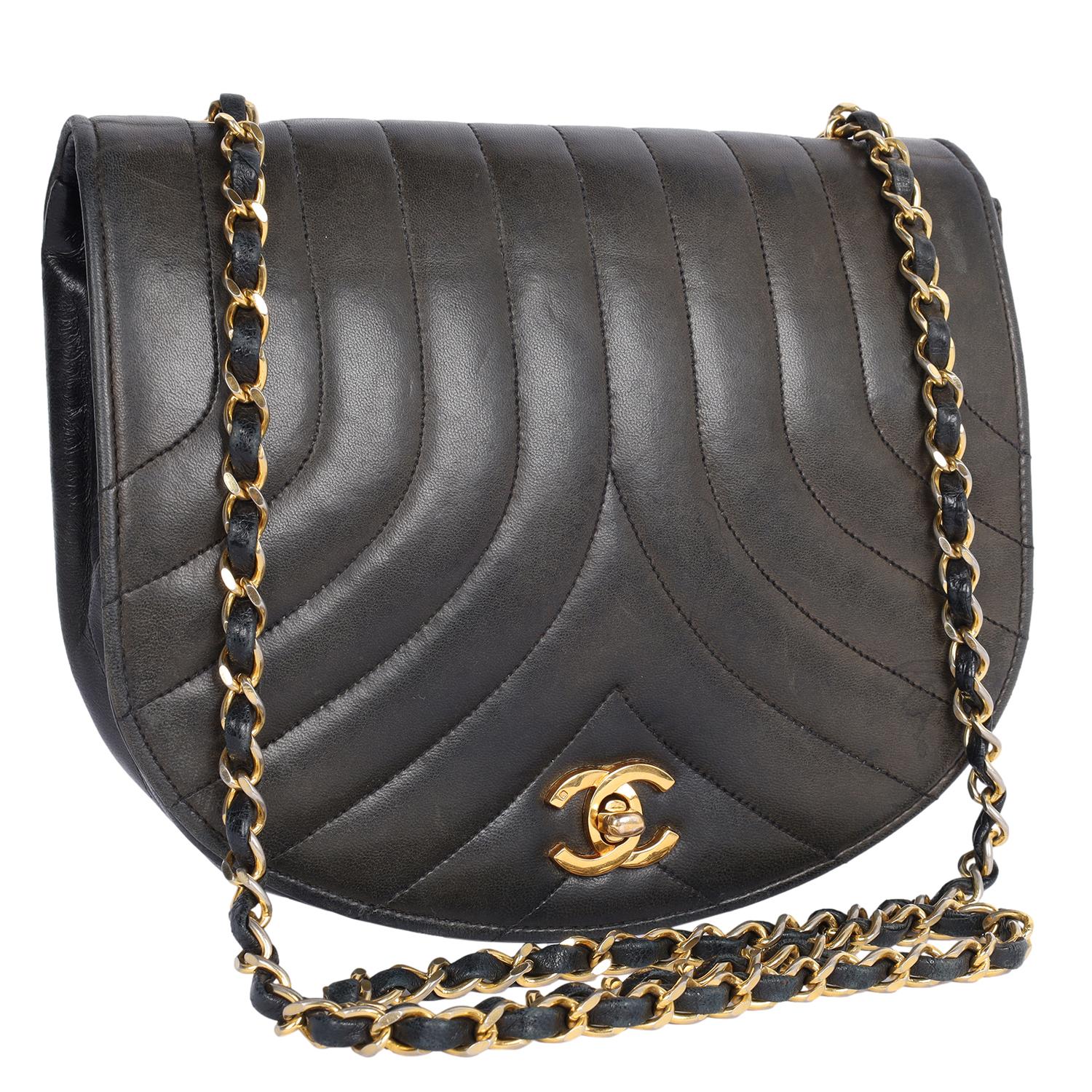 Authentic, pre-loved Chanel black quilted lambskin classic flap shoulder bag. This stylish vintage shoulder bag is crafted of luxurious lambskin leather. The bag features a gold chain link leather threaded shoulder strap and a gold Chanel CC