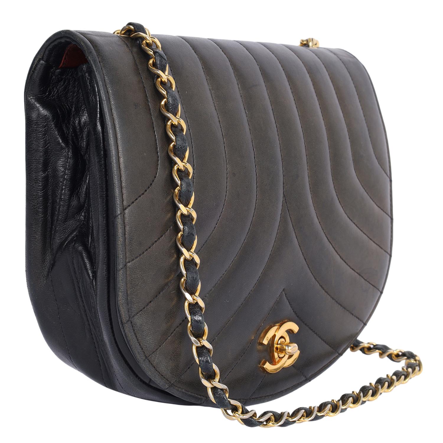 Chanel Black Classic Flap Quilted Leather Turn Lock Shoulder Bag In Fair Condition For Sale In Salt Lake Cty, UT