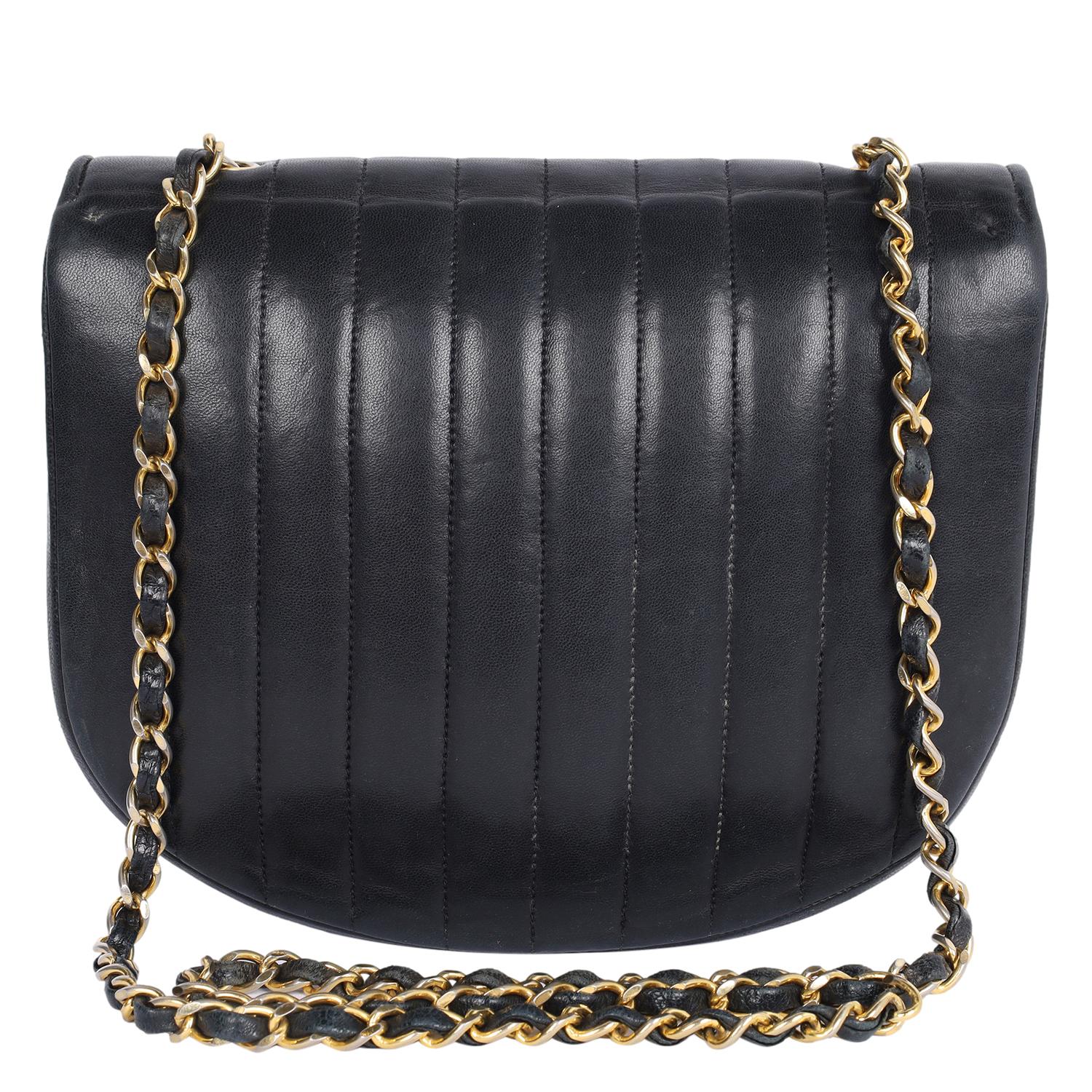 Chanel Black Classic Flap Quilted Leather Turn Lock Shoulder Bag en vente 1