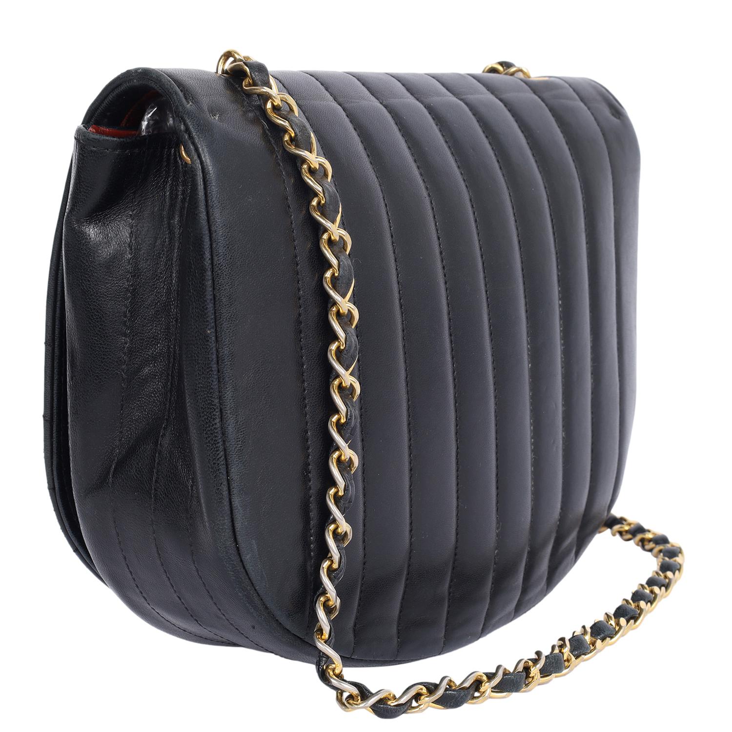 Chanel Black Classic Flap Quilted Leather Turn Lock Shoulder Bag en vente 2