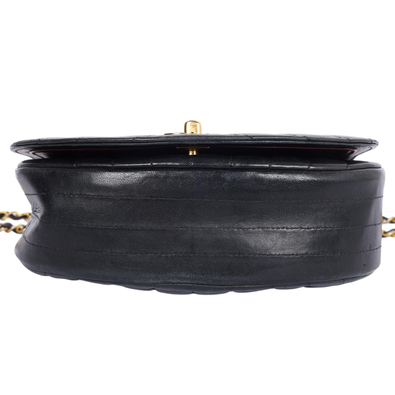 Chanel Black Classic Flap Quilted Leather Turn Lock Shoulder Bag en vente 4