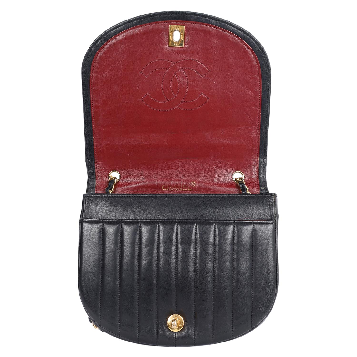 Chanel Black Classic Flap Quilted Leather Turn Lock Shoulder Bag en vente 5