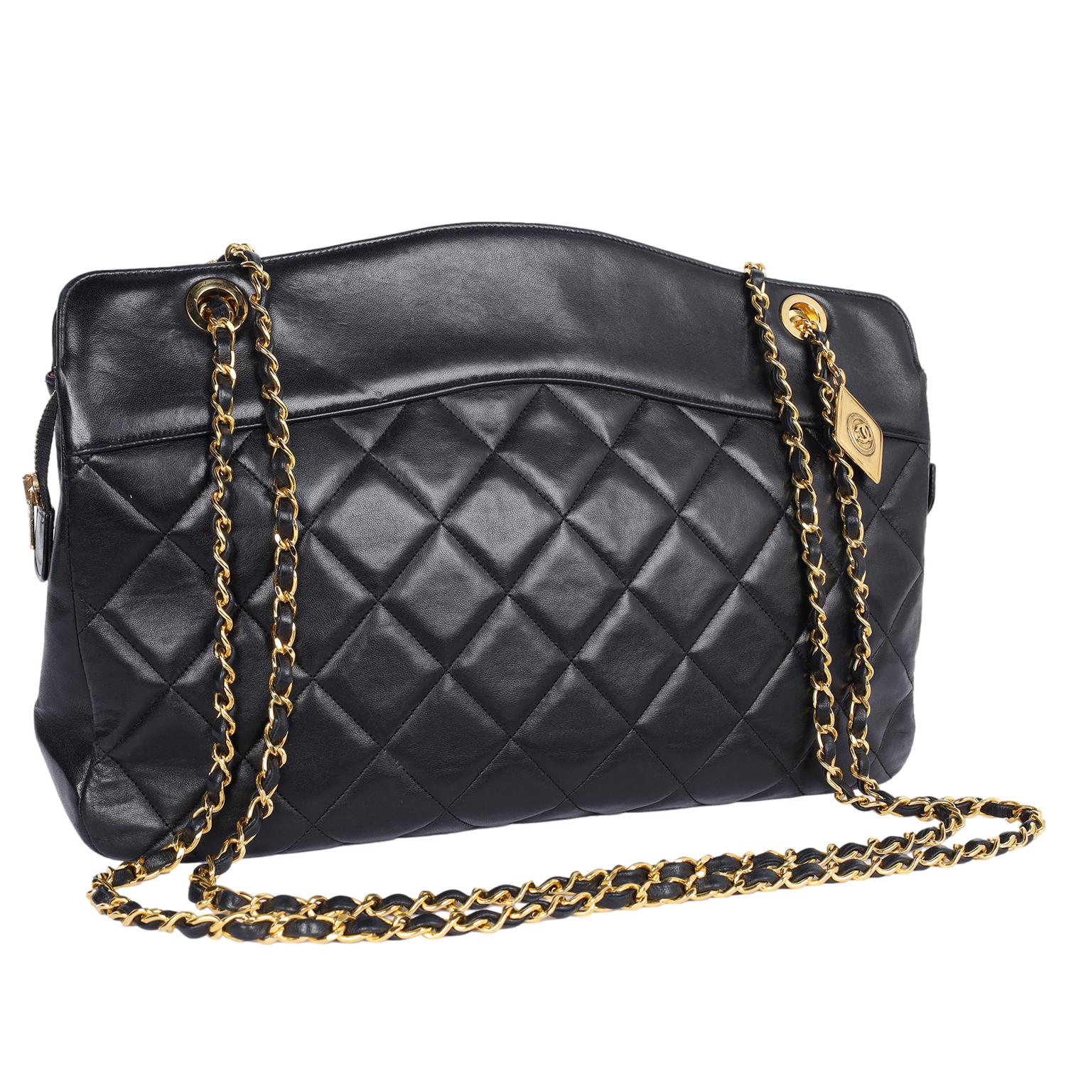 Women's Chanel Black Quilted Lambskin Leather Crossbody Bag 1989 For Sale