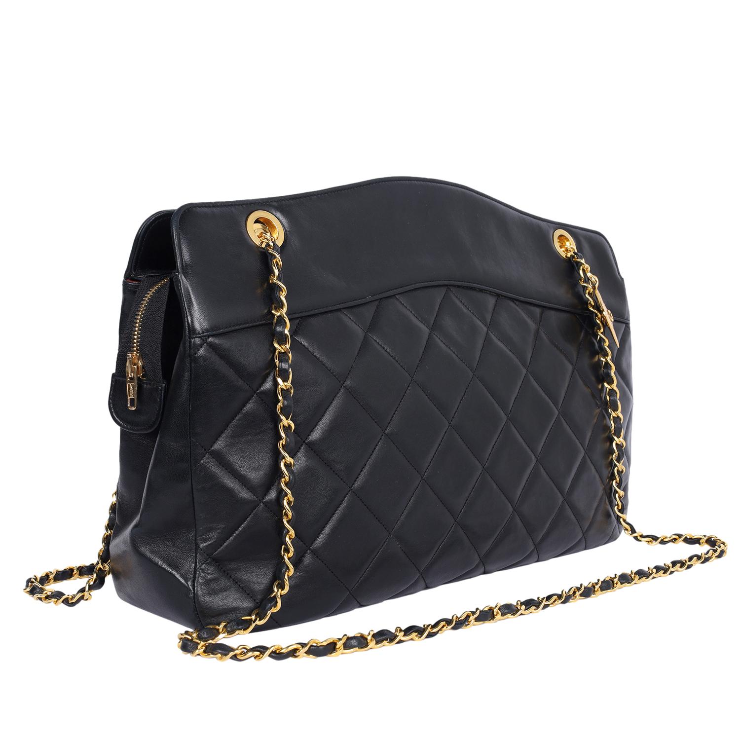 Chanel Black Quilted Lambskin Leather Crossbody Bag 1989 For Sale 2