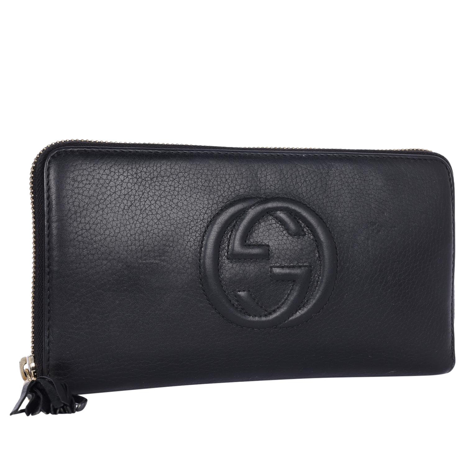 Authentic, pre loved Gucci calfskin leather soho zip around passport wallet.  Features zipper closure, an interior that is large enough for your passport, checkbook, business work, 16 credit cards, and pen. This is the perfect traveling