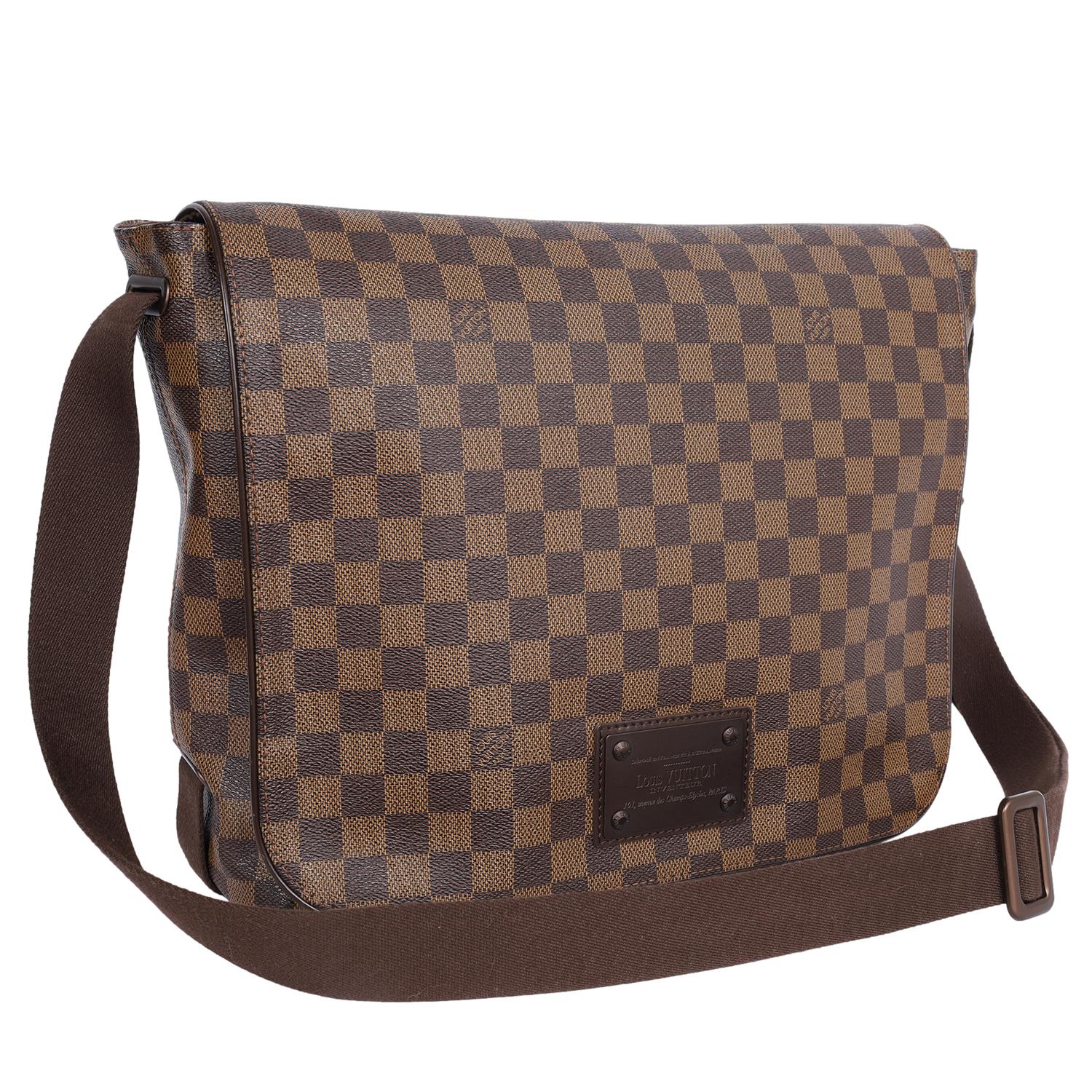 Louis Vuitton Brown Checkered Damier Ebene Brooklyn GM Messenger Bag In Good Condition For Sale In Salt Lake Cty, UT