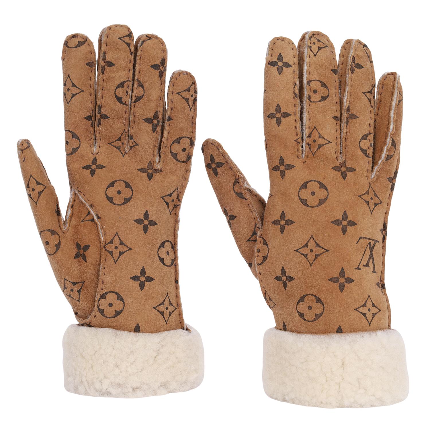 Louis Vuitton Monogram Brown Shearling Mouton Gloves 7.5 In Excellent Condition For Sale In Salt Lake Cty, UT