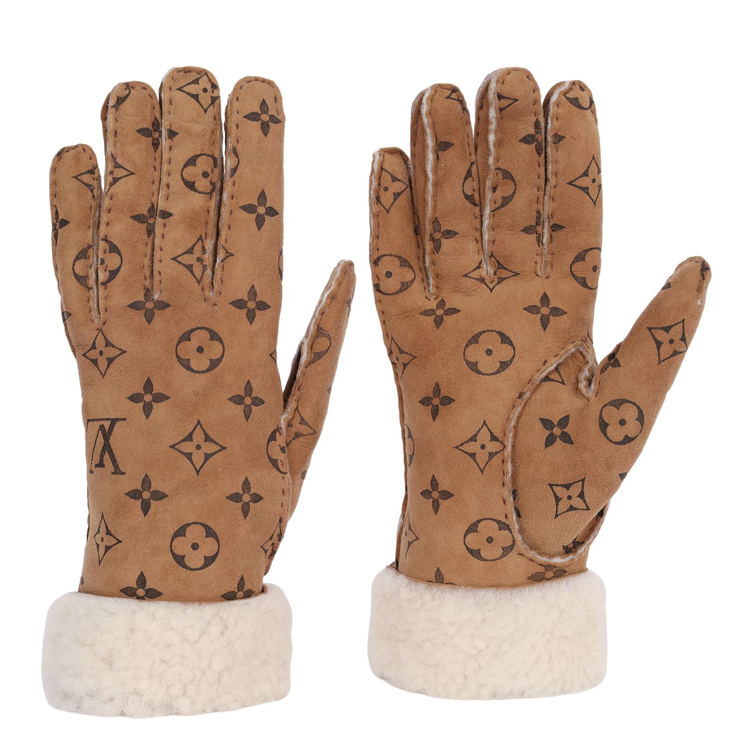 Women's Louis Vuitton Monogram Brown Shearling Mouton Gloves 7.5 For Sale