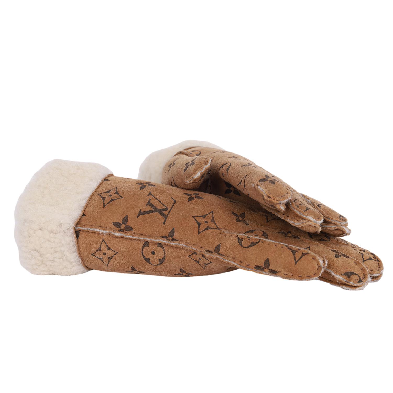 Louis Vuitton Monogram Brown Shearling Mouton Gloves 7.5 For Sale 2