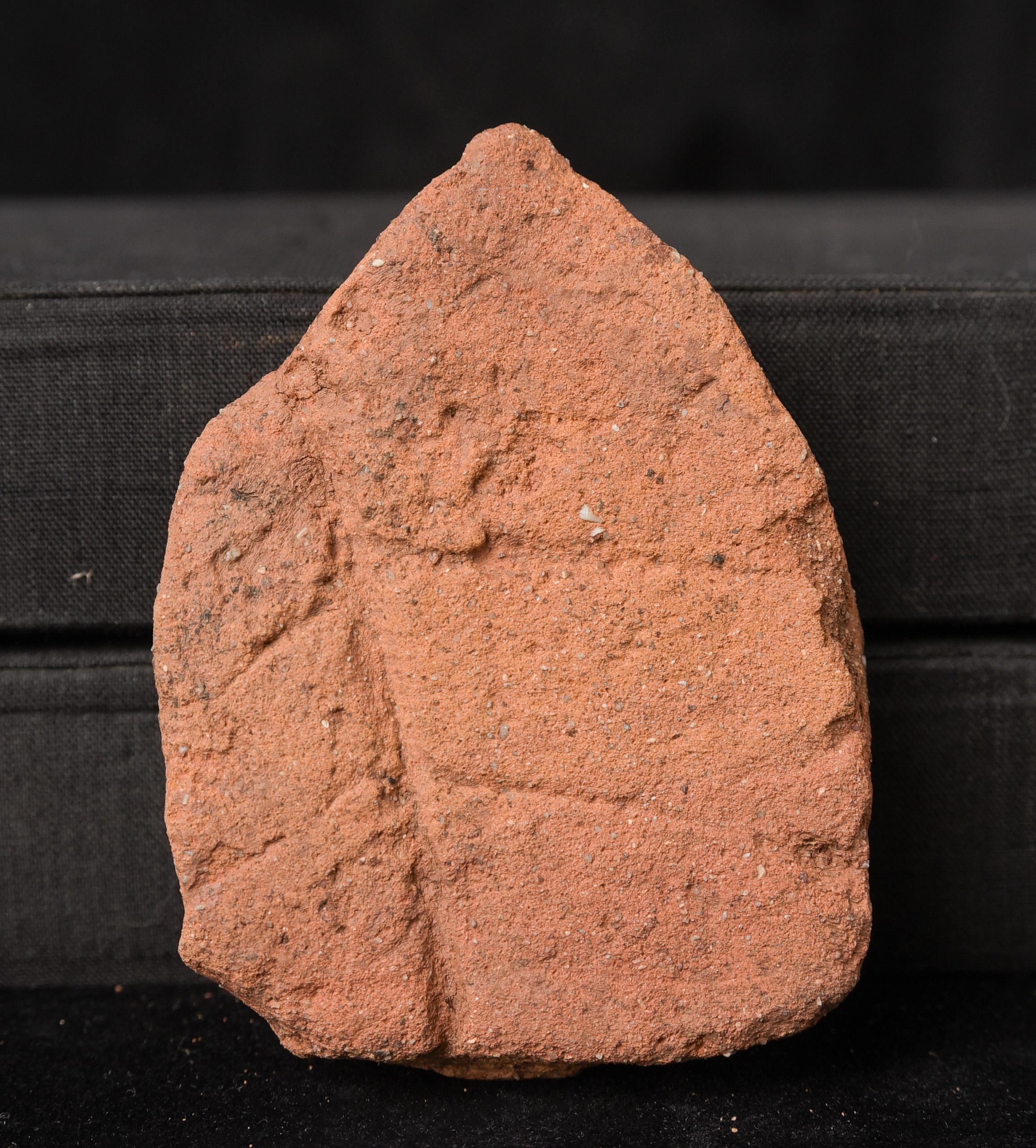 Authentique table de bouddha Pyu ou autre table de bouddha birmane ancienne. Plus de 1000 ans d'âge 10587 Bon état - En vente à Ukiah, CA