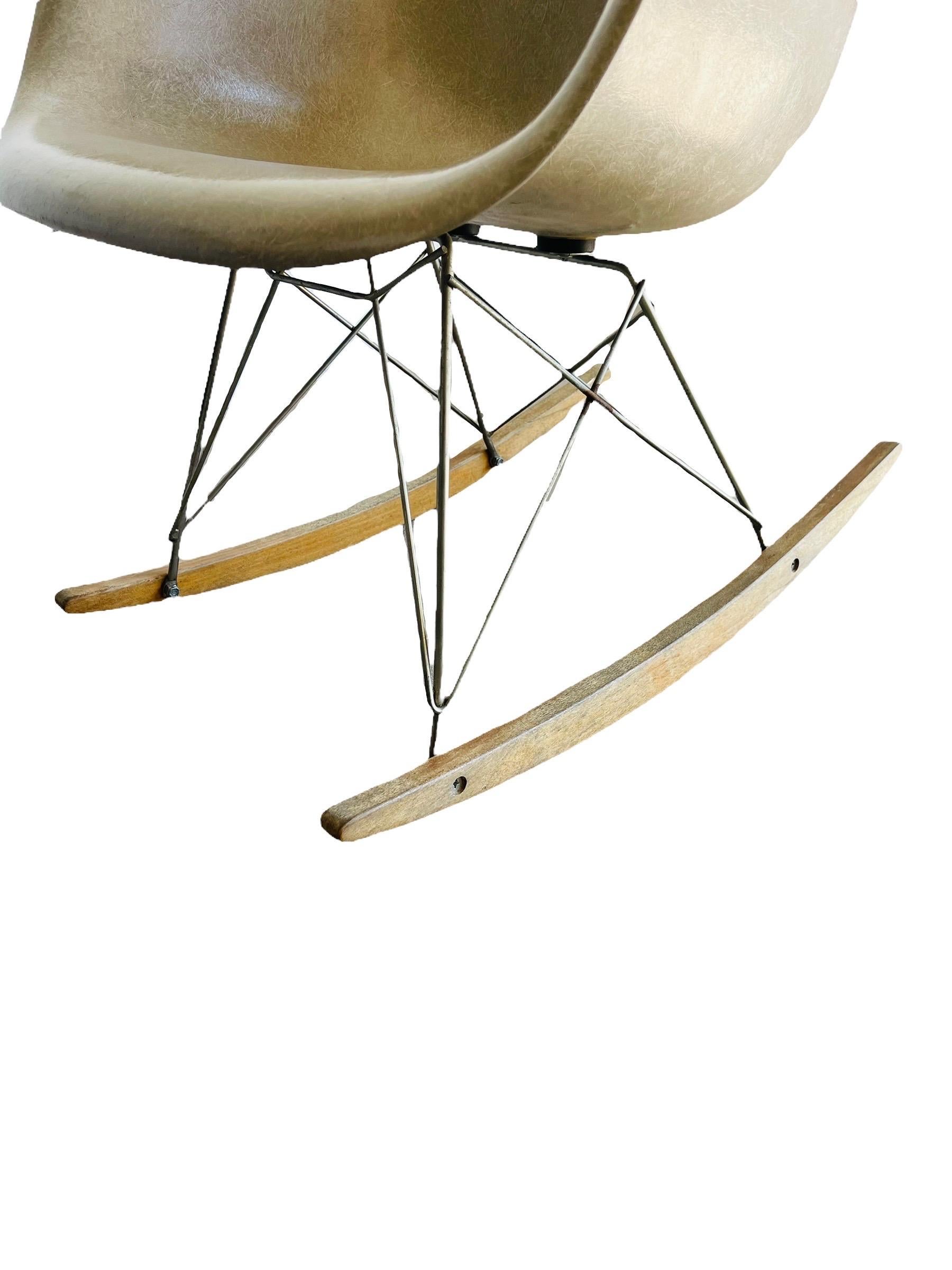 Authentic RAR Rocking Chair by Charles & Ray Eames for Herman Miller, 1960s For Sale 1
