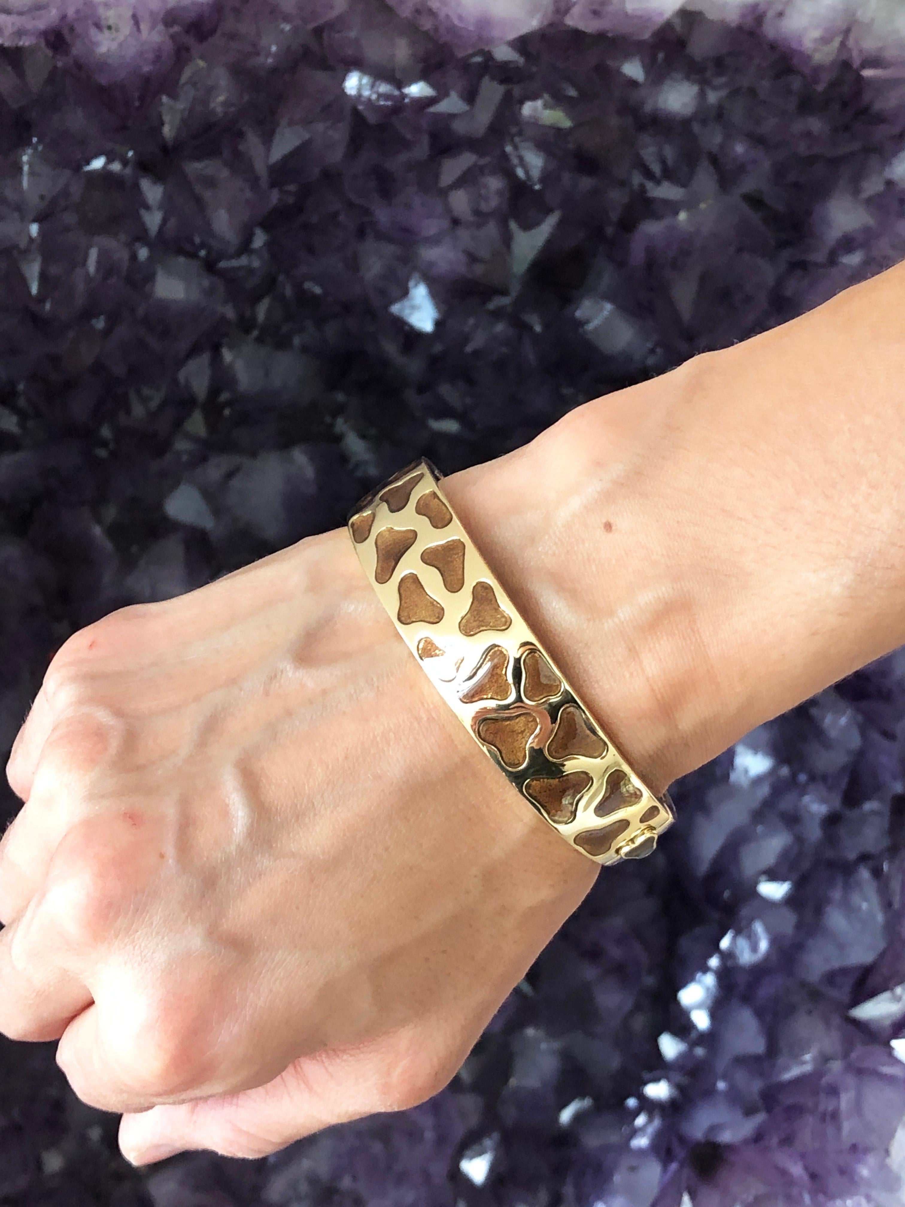 Authentic Roberto Coin Giraffe Cuff Bracelet In 18k Yellow Gold and Enamel. The Bracelet is Pre-owned in Very Good Condition.

This highly sought-after Roberto Coin designer cuff is a bold, beautiful and hard to find piece. The top of the cuff