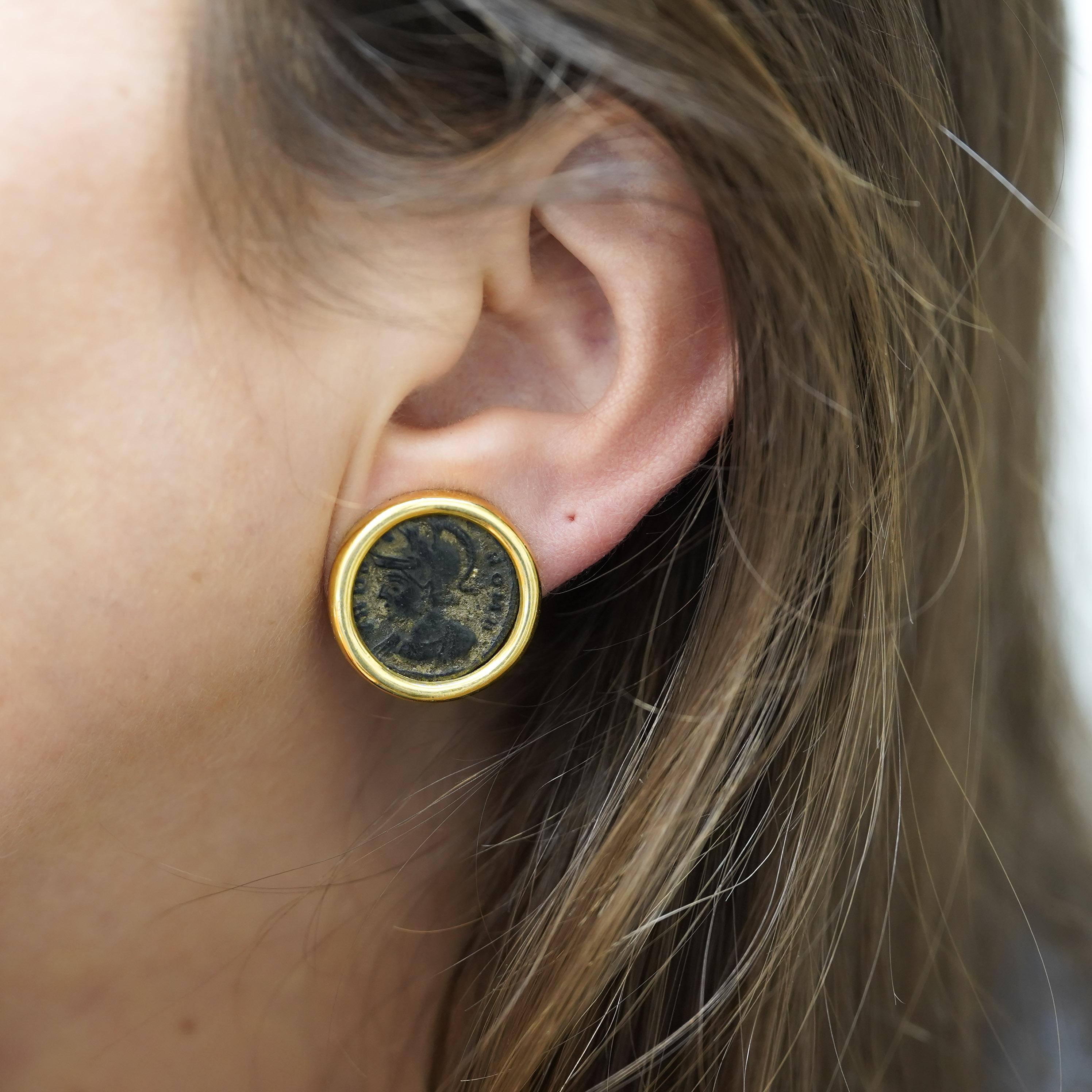 Autentici orecchini con castone in oro 14K con chiusura a leva in vendita 4