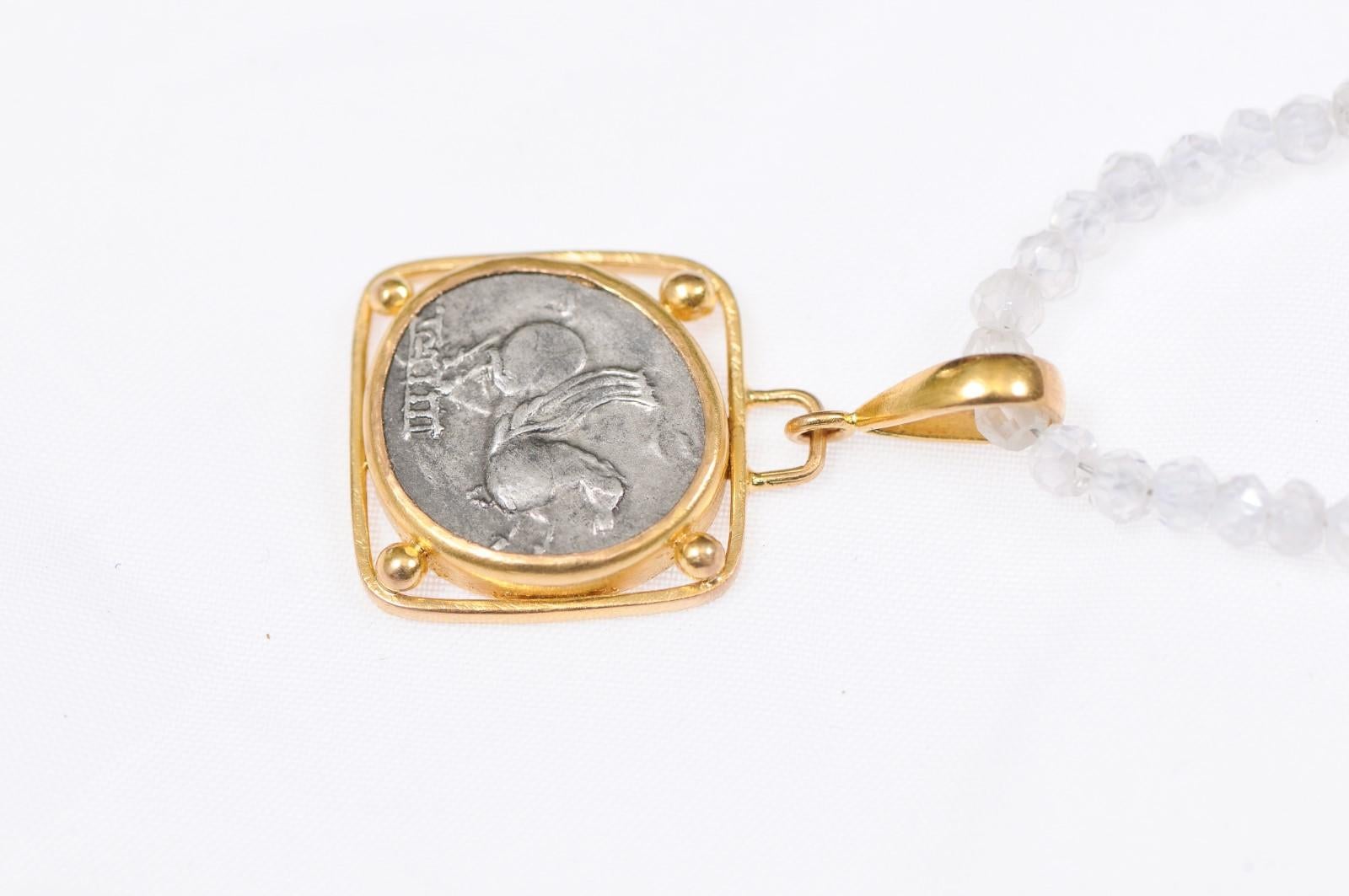 Authentique pièce de monnaie romaine en A Silver avec Pegasus sertie dans un pendentif en or 22k personnalisé en vente 2