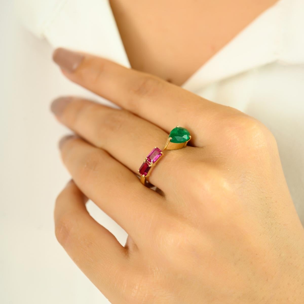 En vente :  Authentique bague Toi et Moi en or jaune 14k avec rubis et émeraude pour femme Craftée 9