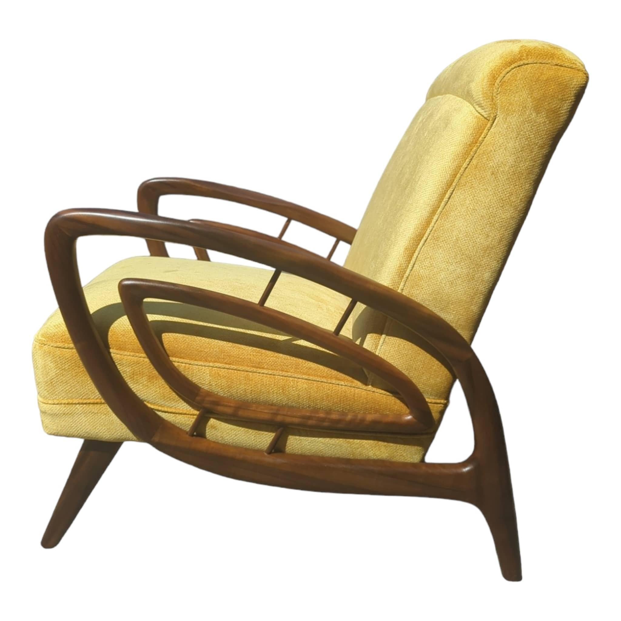 Authentique fauteuil Rudowski entièrement restauré en velours moutarde noirbean en vente 3