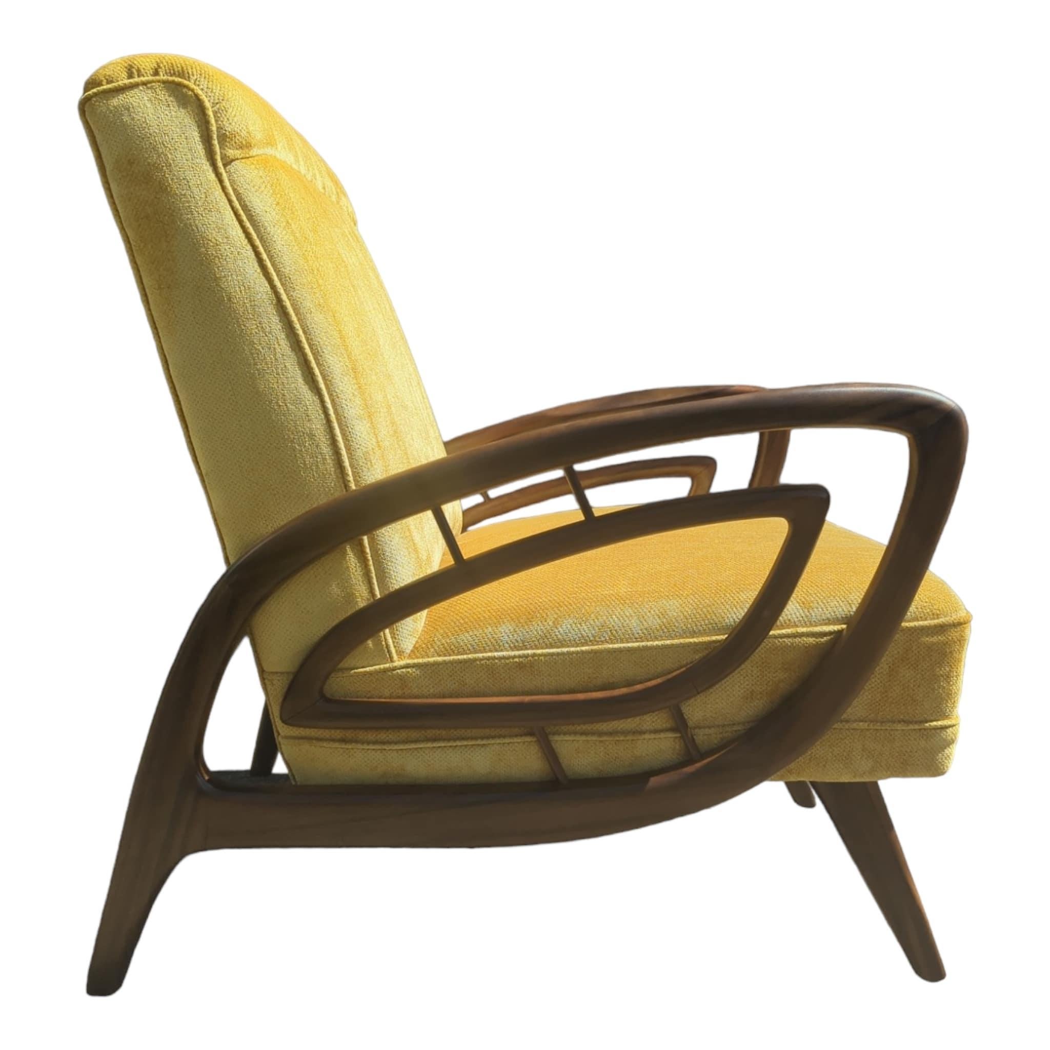 Authentique fauteuil Rudowski entièrement restauré en velours moutarde noirbean en vente 1
