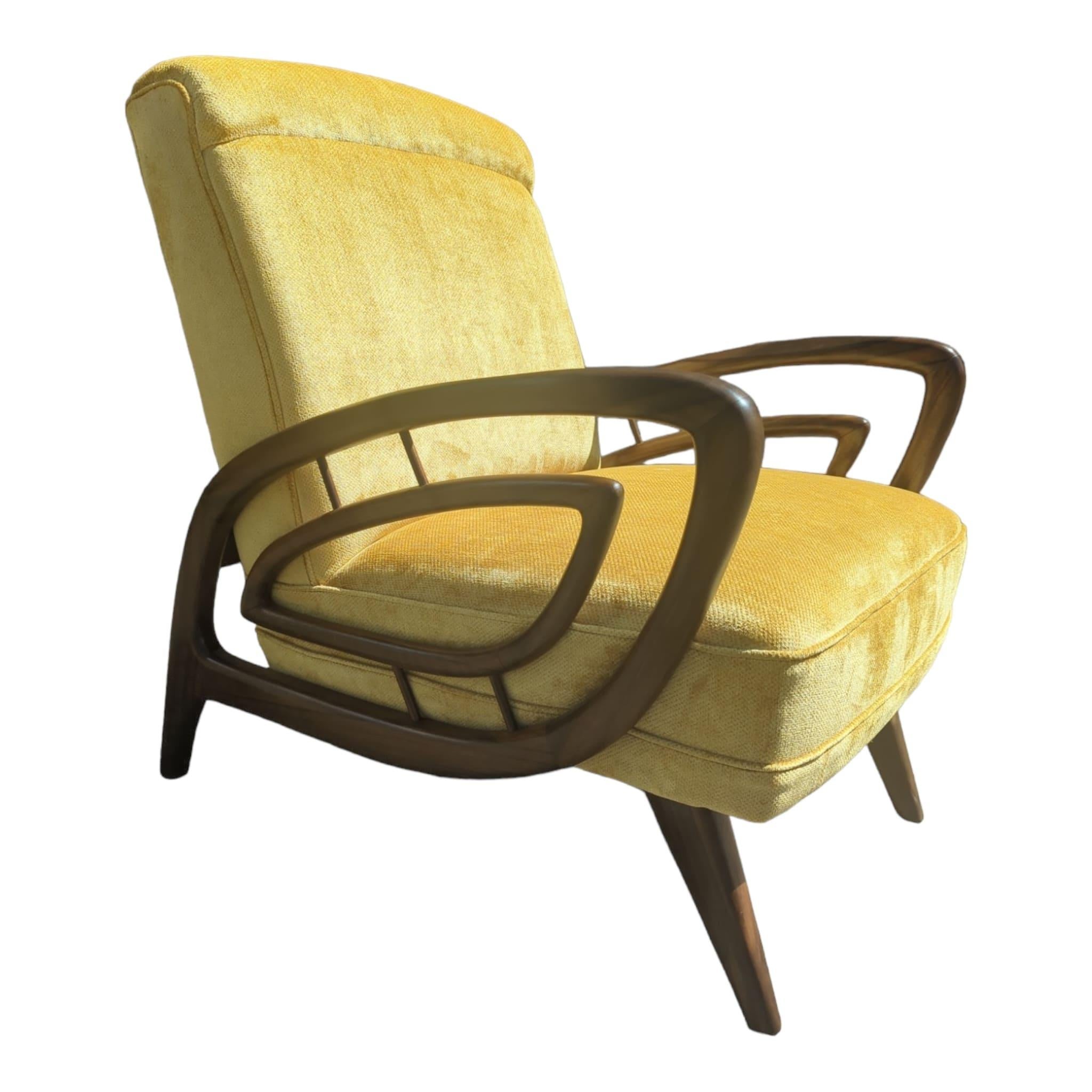 Authentique fauteuil Rudowski entièrement restauré en velours moutarde noirbean en vente 2