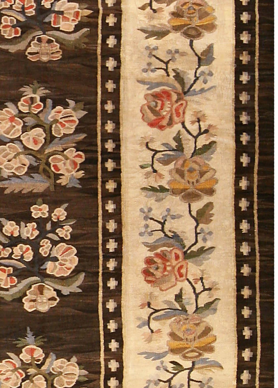 Anfang des 20. Jahrhunderts Russisch-Bessarabien Botanic Brown Handmade Wool Rug (Handgeknüpft) im Angebot