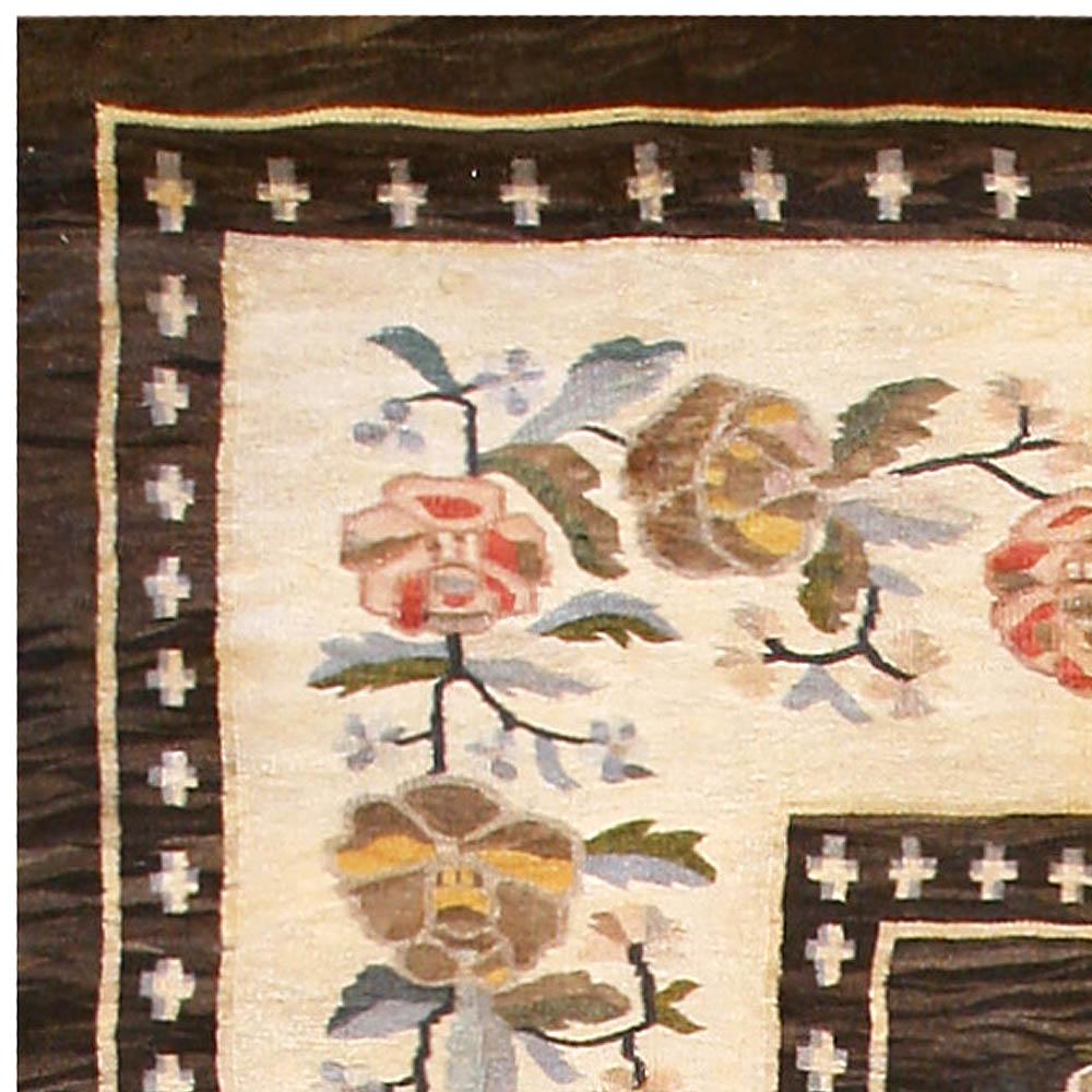 Anfang des 20. Jahrhunderts Russisch-Bessarabien Botanic Brown Handmade Wool Rug (Wolle) im Angebot