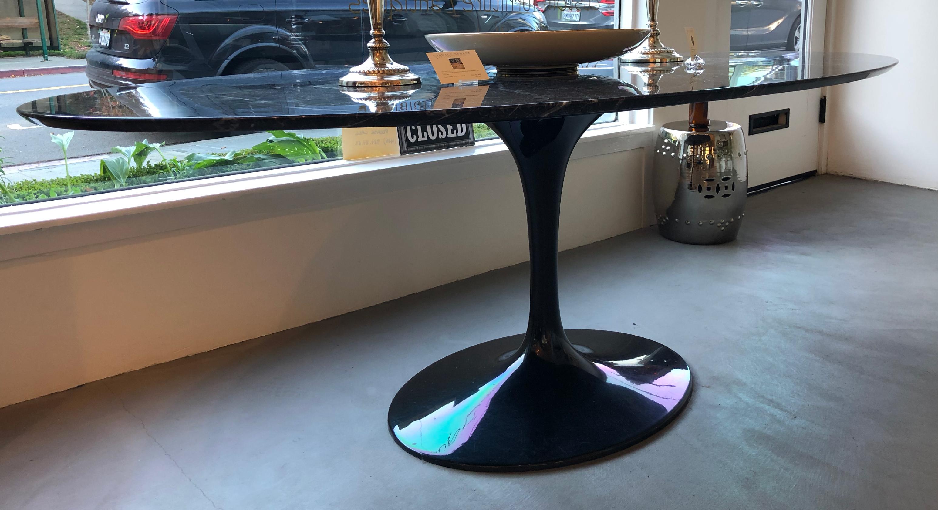 Authentic Saarinen Tulip Dining Table In Good Condition In Larkspur, CA
