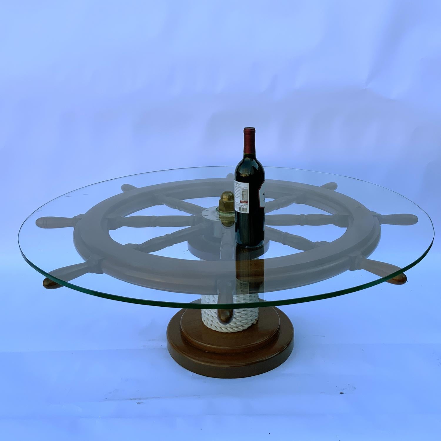 table basse roue de charrette