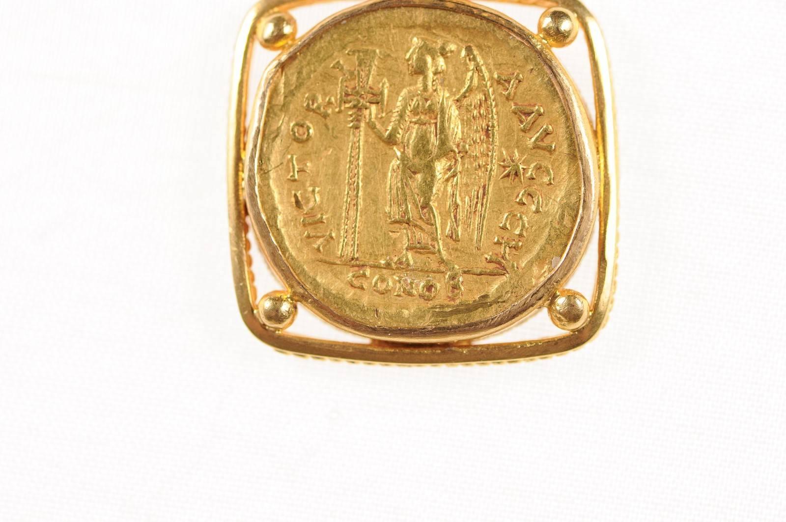 Authentique pièce de monnaie impériale romaine Solidus en or 22k pendentif de collier, circa 476 ADS Bon état - En vente à Atlanta, GA