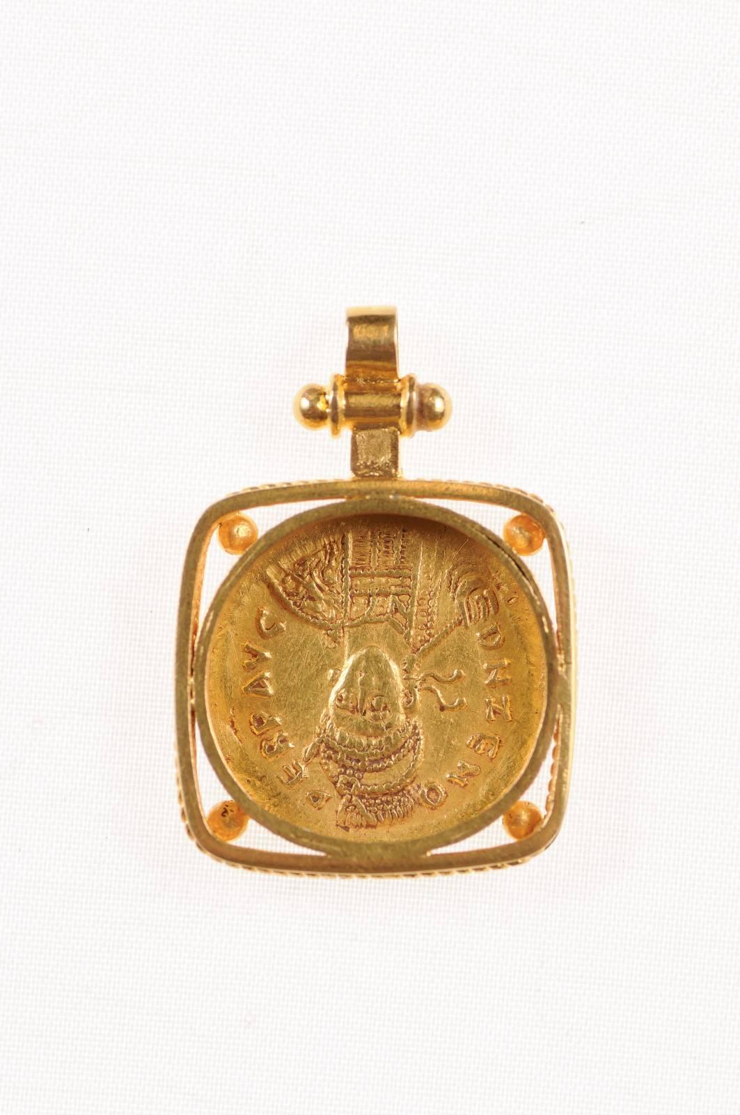 Italian Authentic Solidus Roman Imperial Coin in 22k Gold Necklace Pendant, circa 476 AD For Sale