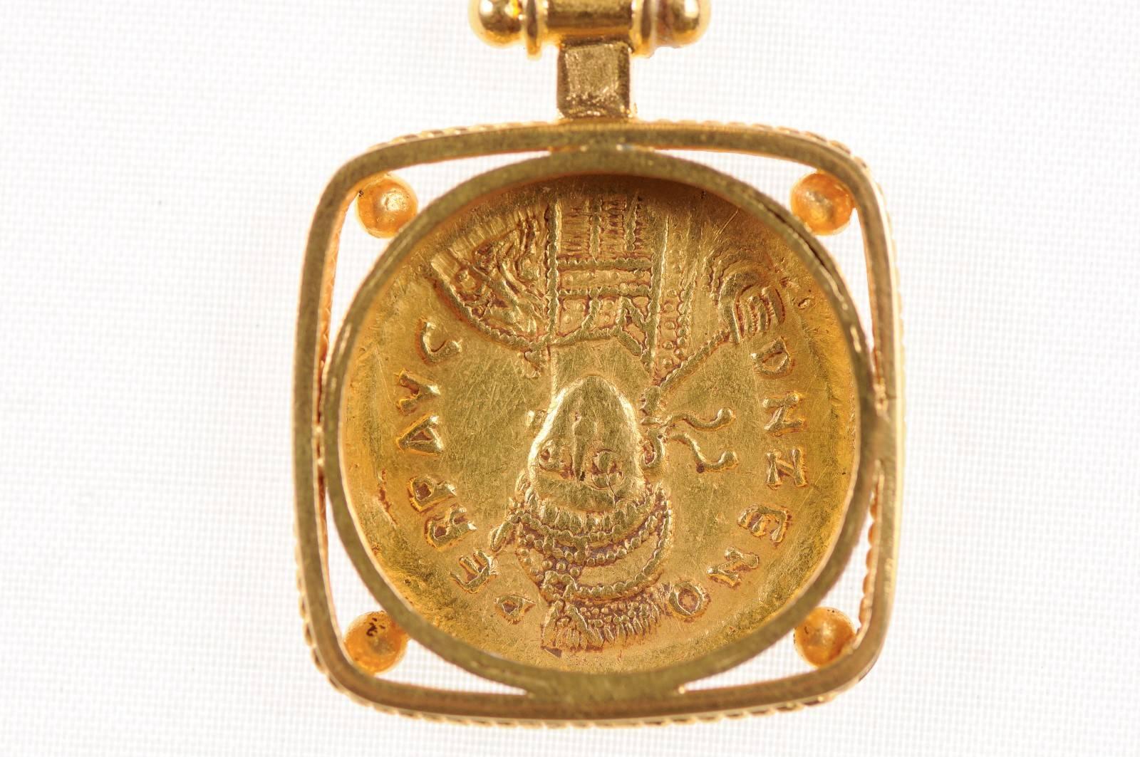 Authentic Solidus Roman Imperial Coin in 22k Gold Necklace Pendant, circa 476 AD In Good Condition For Sale In Atlanta, GA