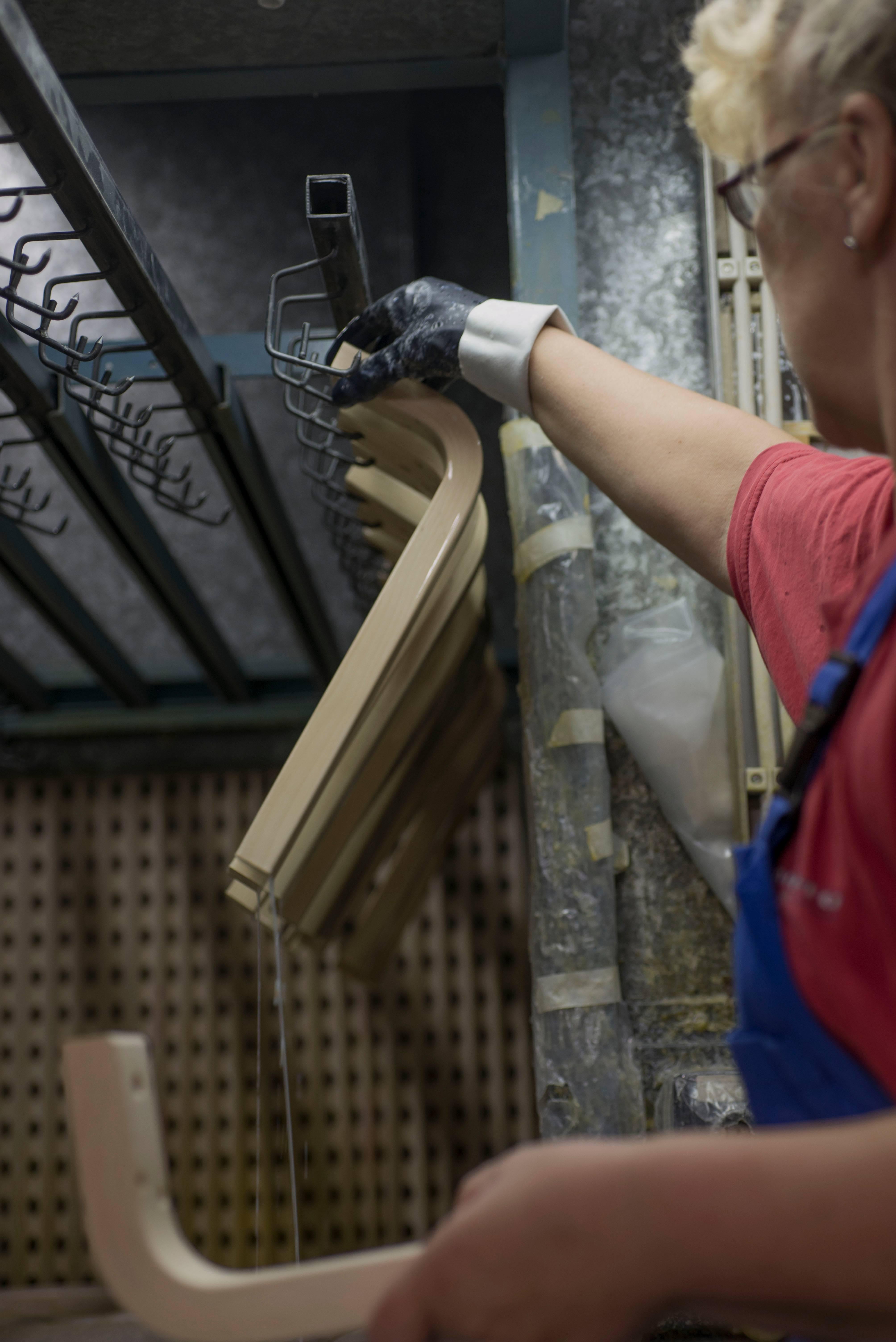 Authentic Stool E60 in Birch by Alvar Aalto & Artek In New Condition For Sale In New York, NY