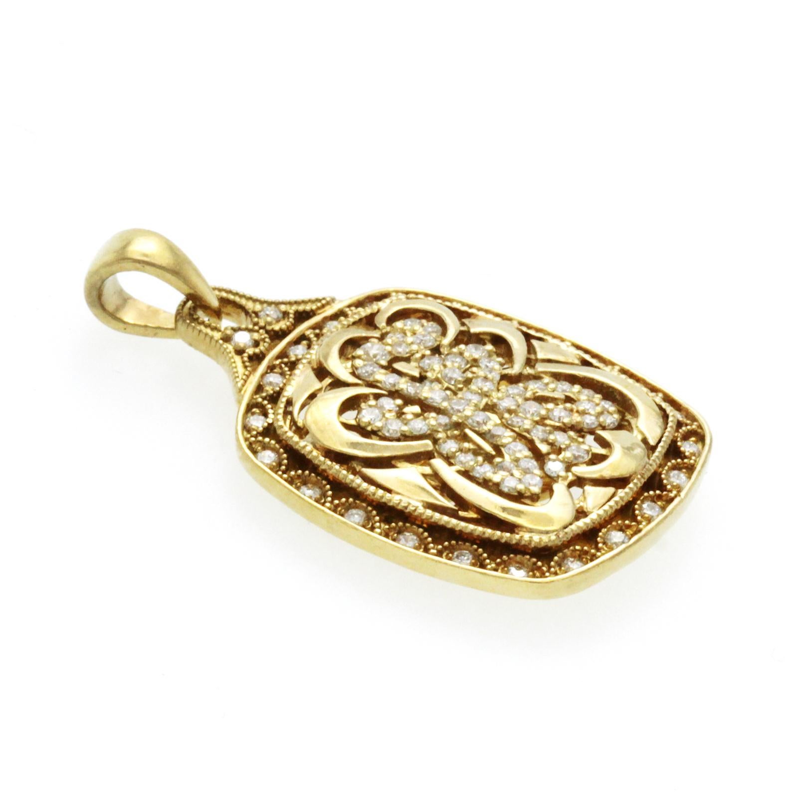 100% authentique, 100% satisfaction du client

Hauteur : 26 mm

Largeur : 17 mm

Métal : Or jaune 18K

Poinçons : TCORI 750

Poids total : 4,5 grammes

Pierre : Diamants

Condit : Usagé

Prix de détail estimé : 5440

Numéro de stock : U22