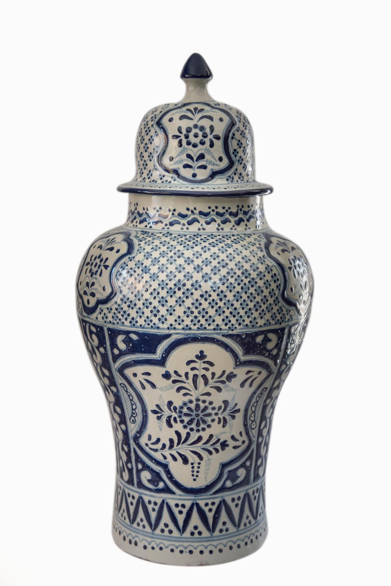 Elegant white and blue vessel made with the Talavera technique. Artist, Cesar Torres portraits the colonial art of Mexico. 

The Talavera is not just a simple painted ceramic: its exquisite decoration is the product of a delicate process of