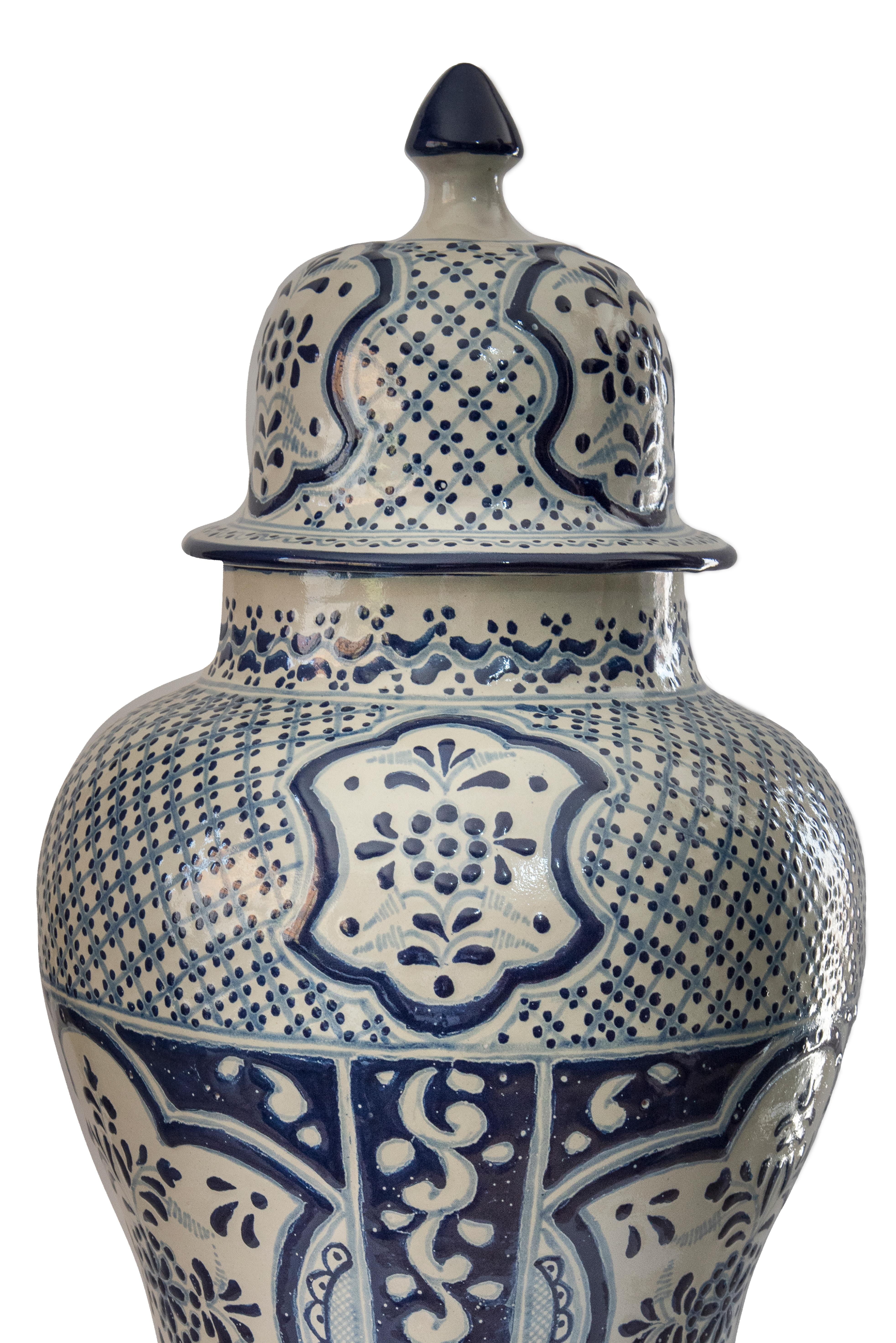 Dekorative Talavera-Vase/ Volkskunstgefäß aus mexikanischer Keramik in Blau und Weiß, authentisch (Mexikanisch) im Angebot