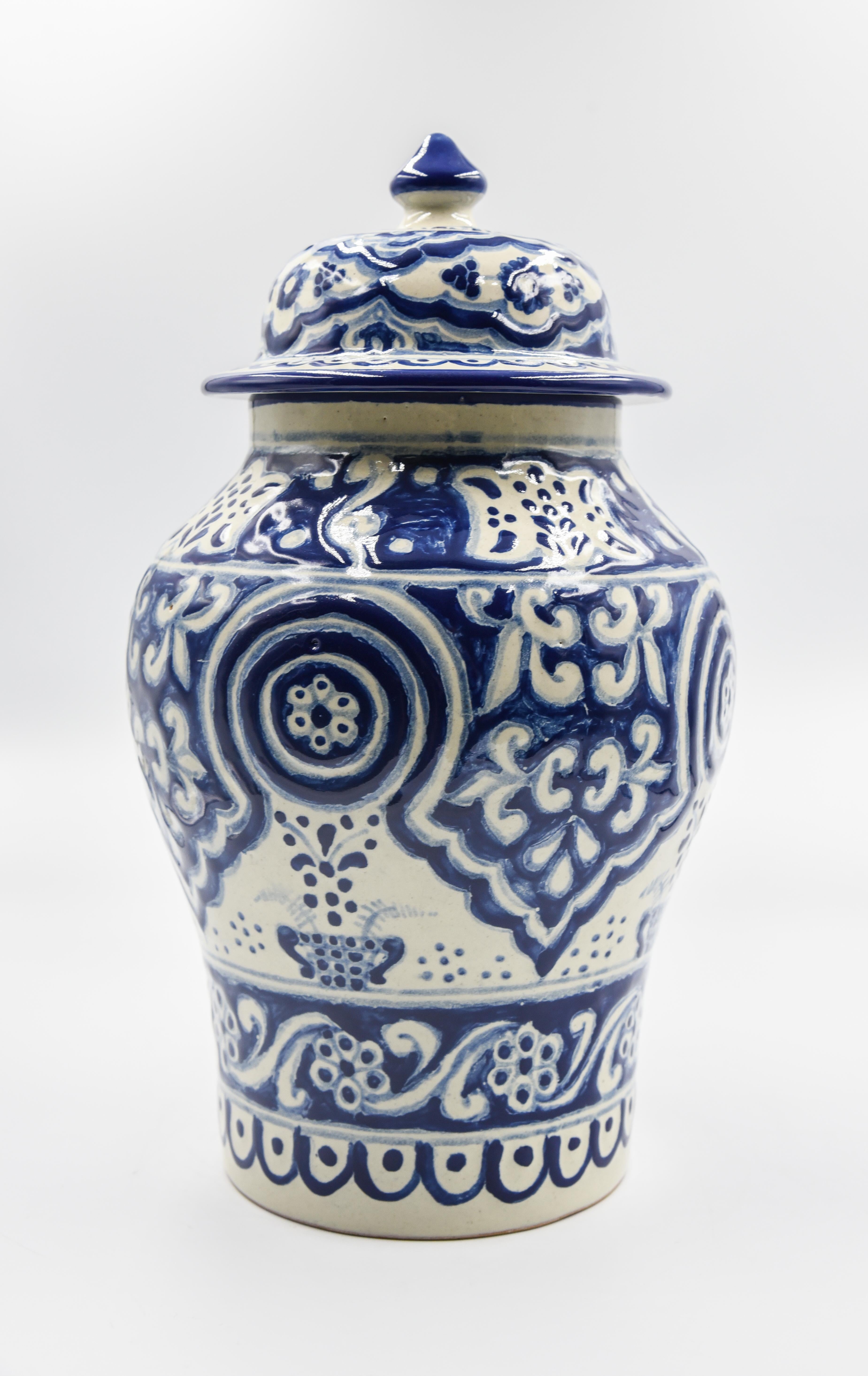 Authentic Talavera Decorative Vase Folk Art Vessel Mexican Ceramic Blue White In New Condition In Queretaro, Queretaro
