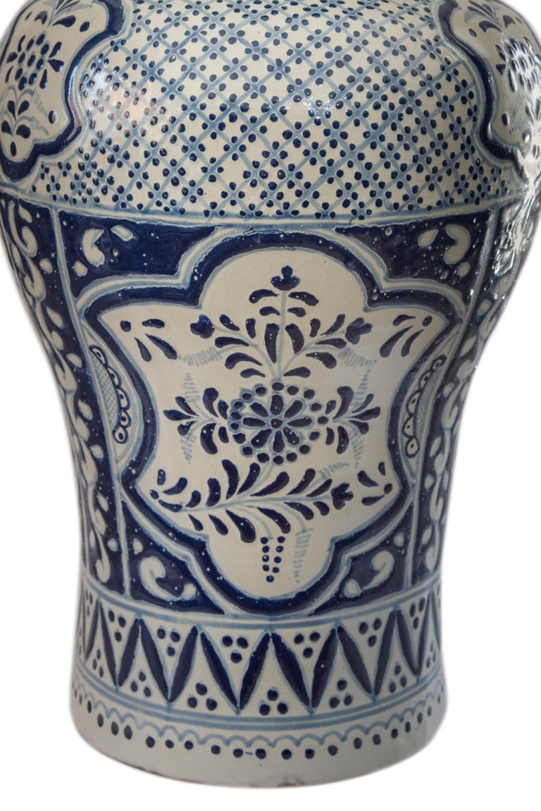Authentic Talavera Decorative Vase Folk Art Vessel Mexican Ceramic Blue White In New Condition For Sale In Queretaro, Queretaro