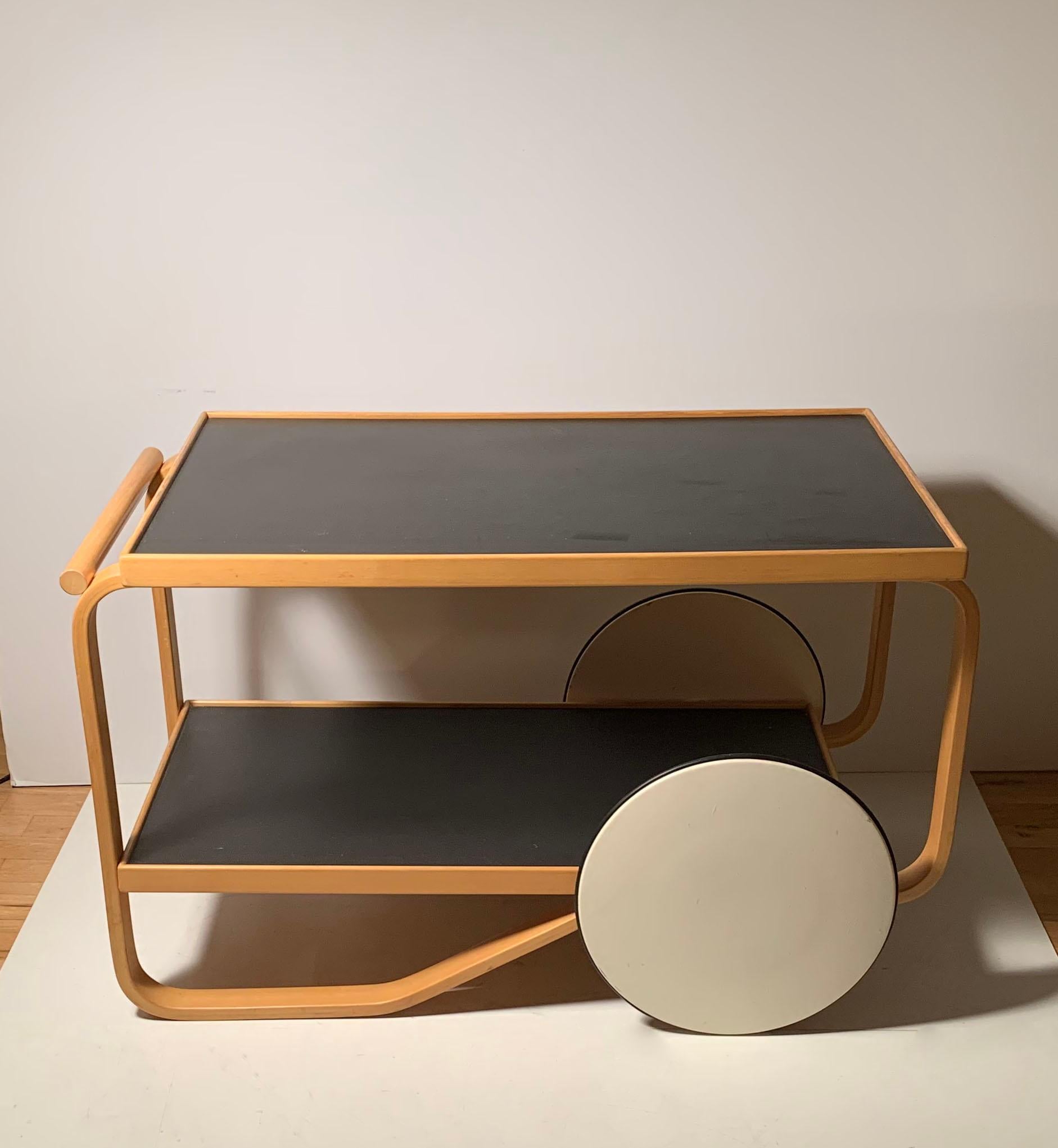 Authentic tea trolley 901 in birch by Alvar Aalto for Artek. Signed on underside. This example I would estimate from the 1980s-1990s.
In very nice vintage condition. Some minor vintage wear. Otherwise beautiful.