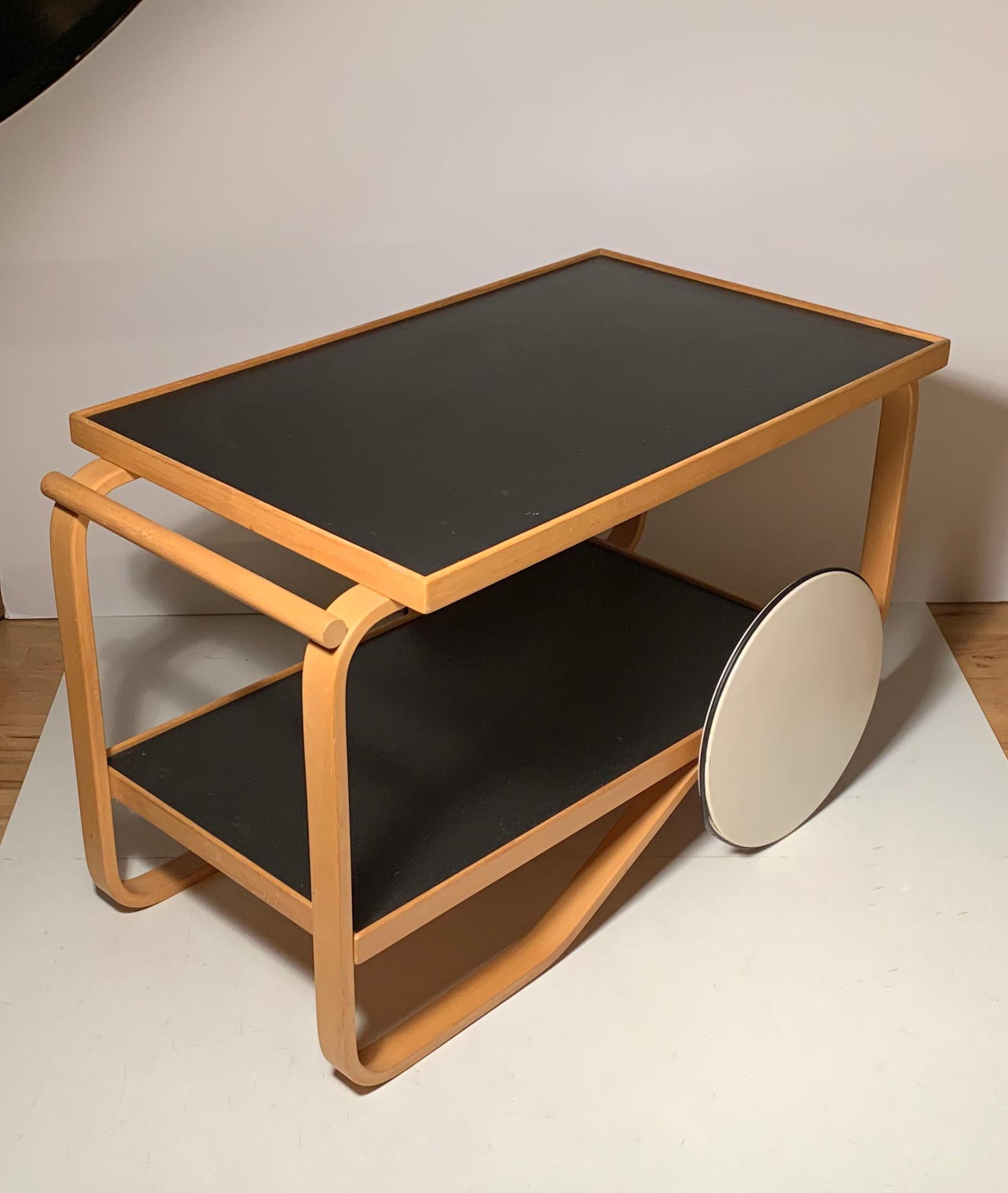 Authentic Tea Trolley 901 in Birch by Alvar Aalto for Artek In Good Condition In Chicago, IL