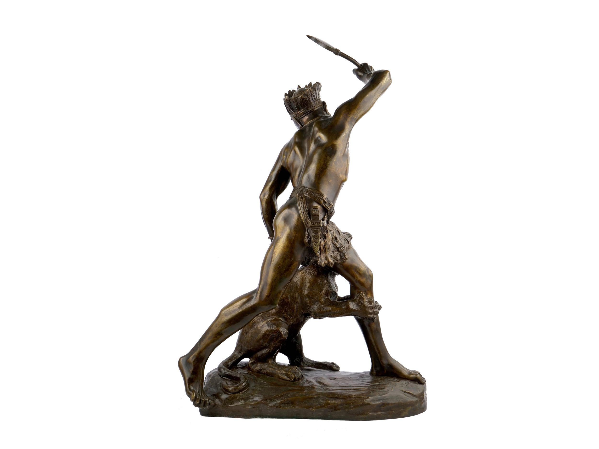 Art déco Authentique sculpture française en bronze de Thomas Cartier représentant un guerrier indien et un lynx