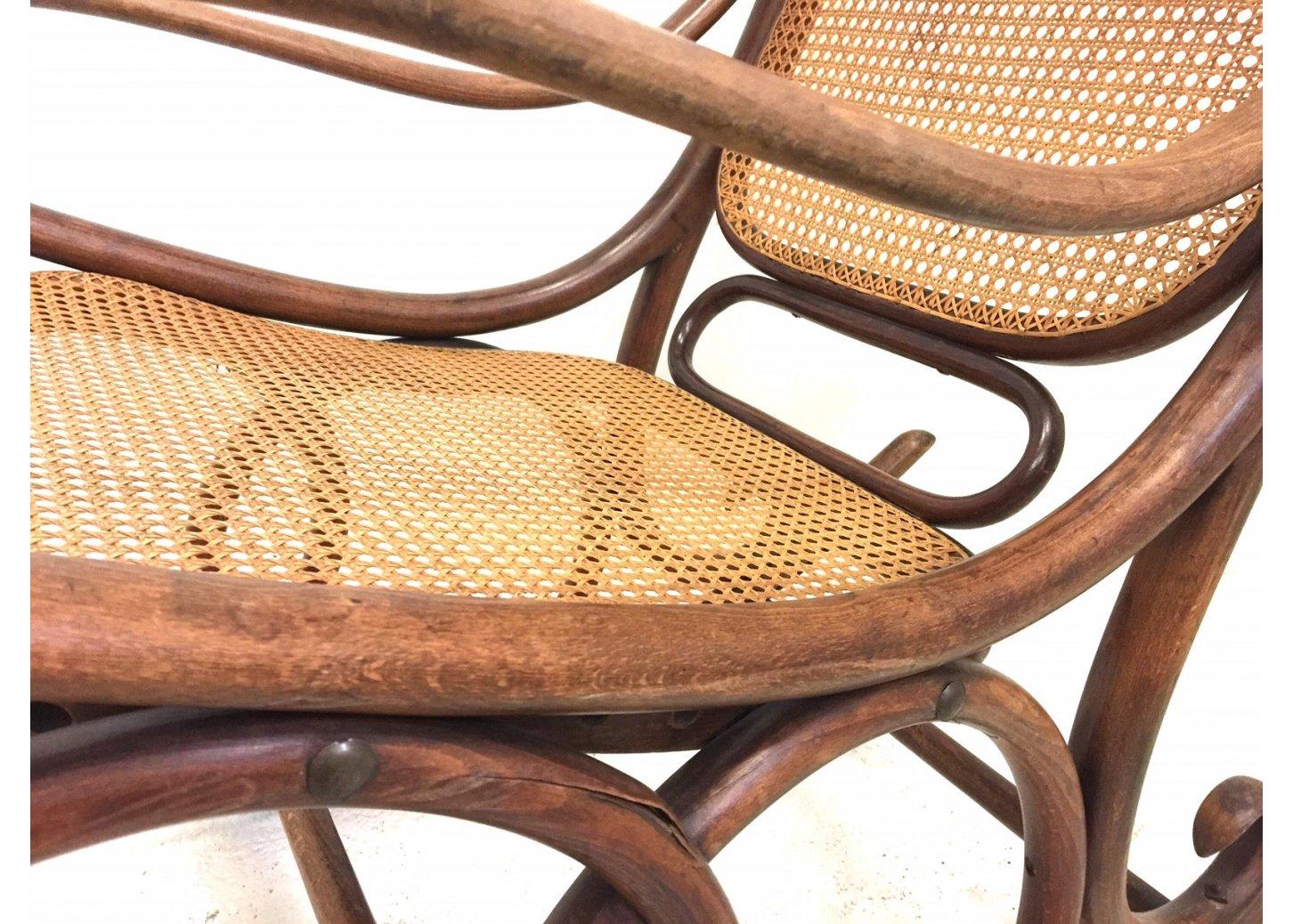 Molded beechwood
Antique Thonet rocking chair in good condition. 
The Art Nouveau Classic.

Though American inventor Benjamin Franklin is sometimes credited with inventing the rocking chair, historians actually trace the rocking chair's origins