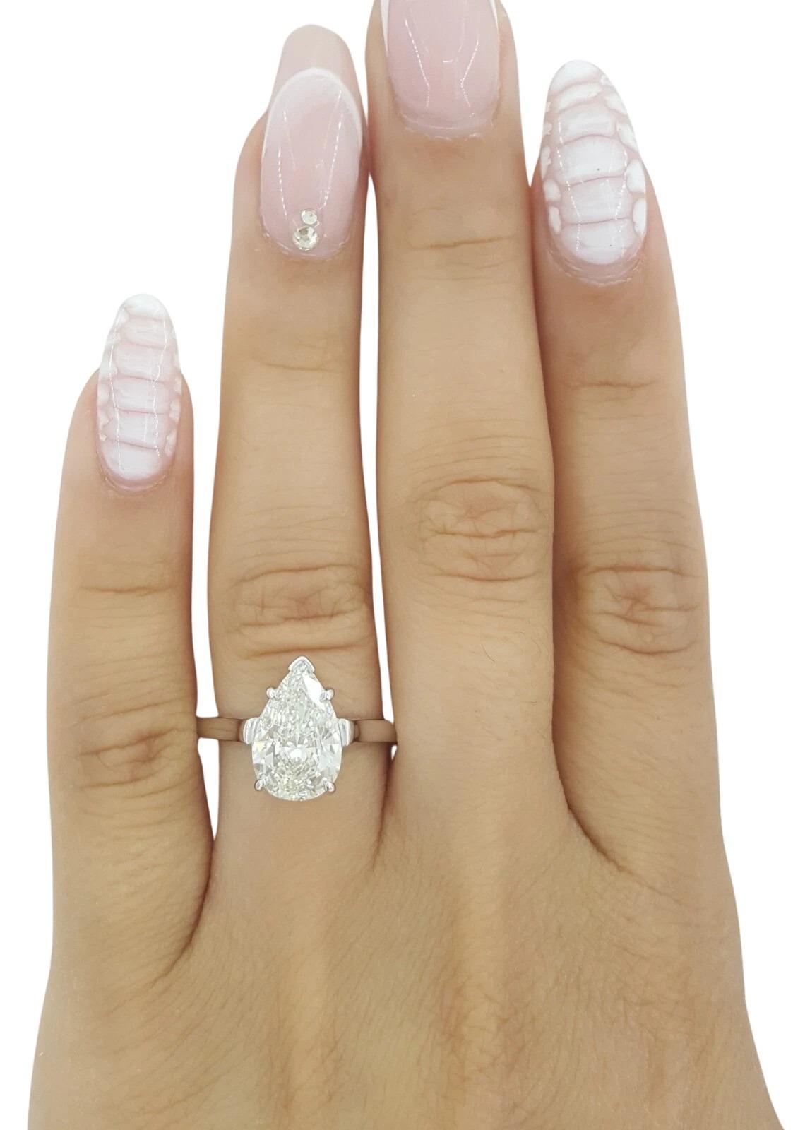 Authentic Tiffany & Co. 2.35 Carat Platinum Pear-Shaped Diamond Solitaire Engage (Tropfenschliff) im Angebot