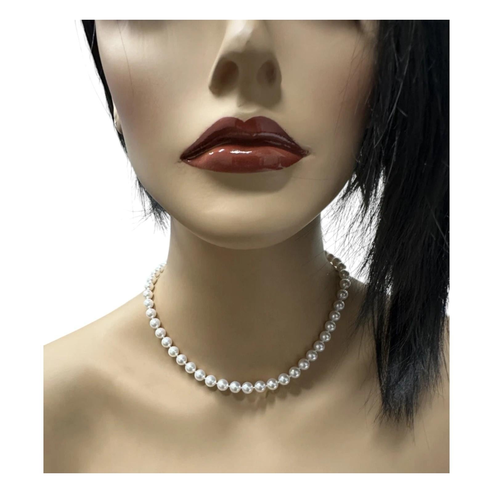 Women's Authentic Tiffany & Co. Akoya Pearl Necklace 18K Solid Gold Clasp For Sale