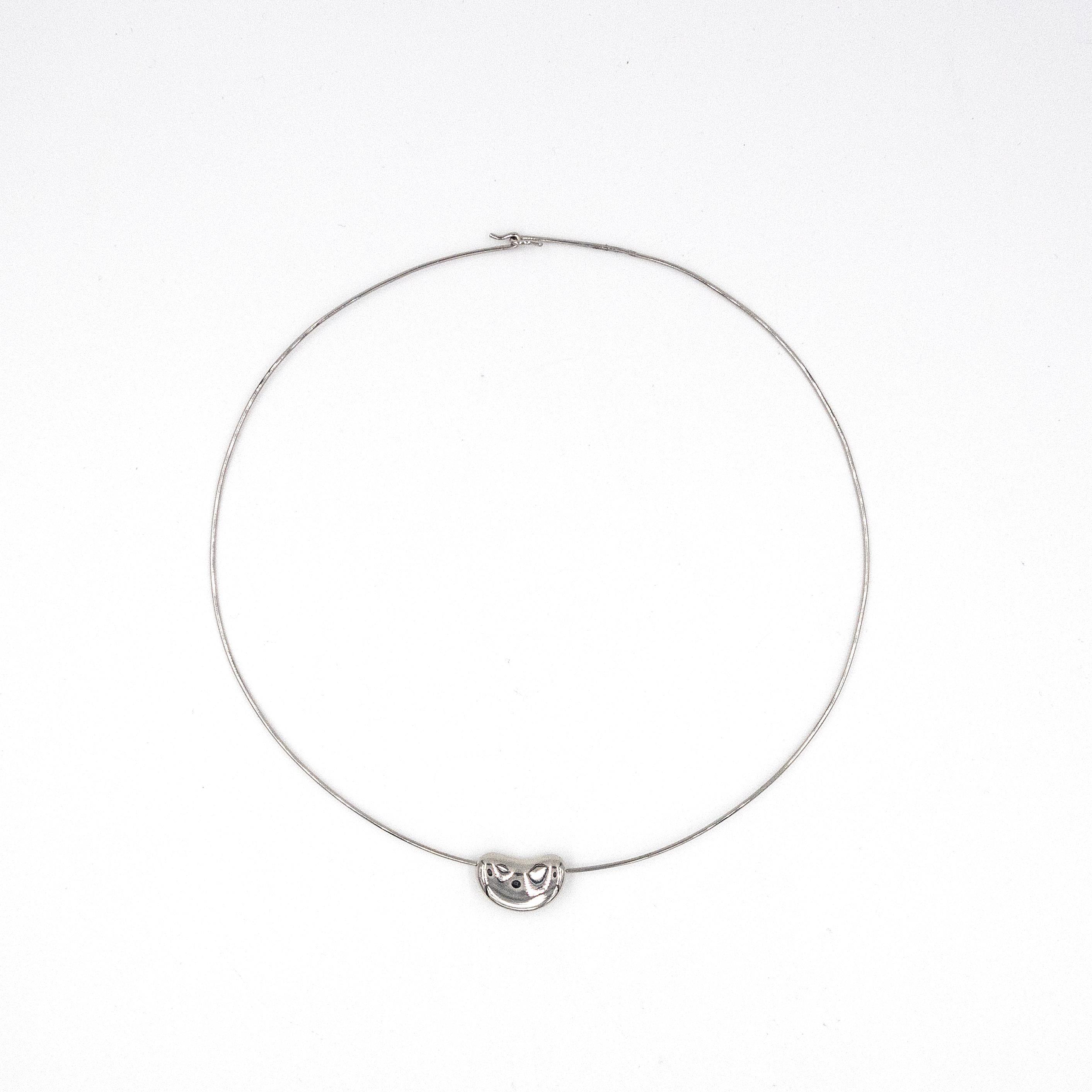 Authentic Tiffany & Co Elsa Peretti Platinum Bean Pendant Wire Necklace In Excellent Condition In New York, NY