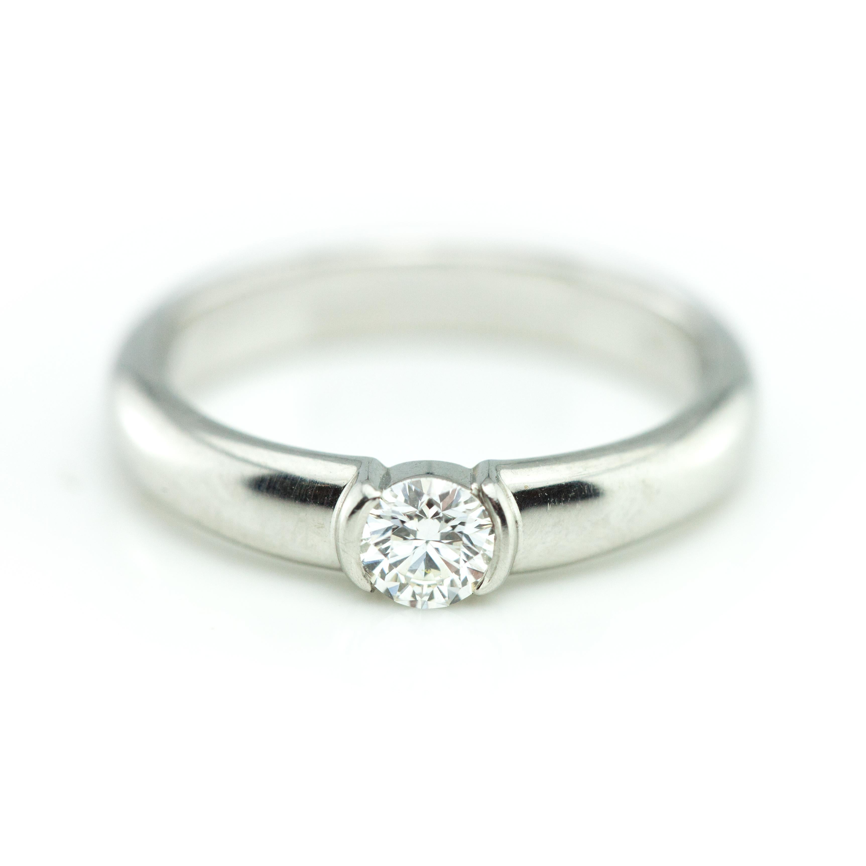 Moderno Autentico Tiffany & Co. Anello di diamanti di fidanzamento in platino Etoile da 0,22 carati in vendita